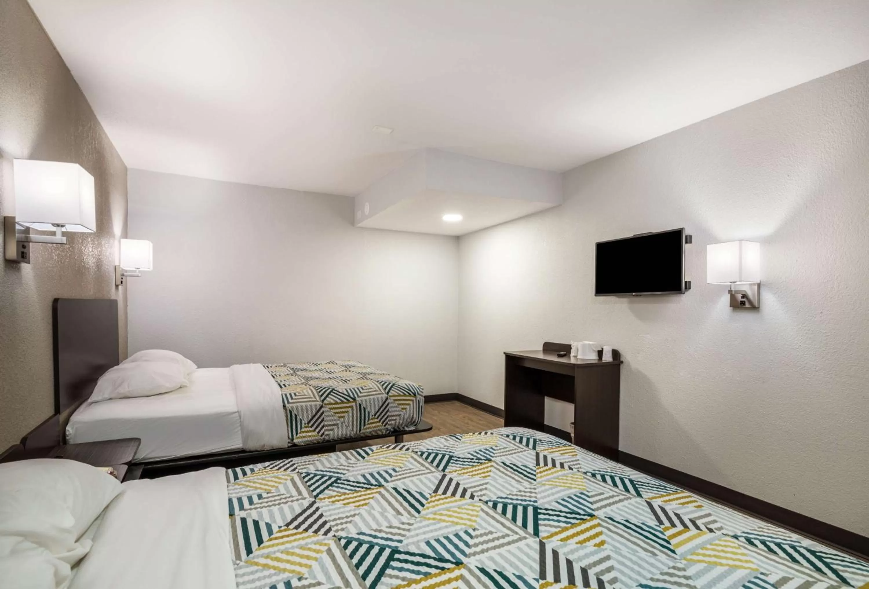 Photo of the whole room, Bed in Motel 6-Sandston, VA - Richmond, Va