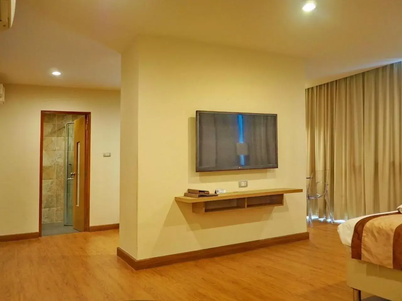 Bathroom, TV/Entertainment Center in S17 Nimman