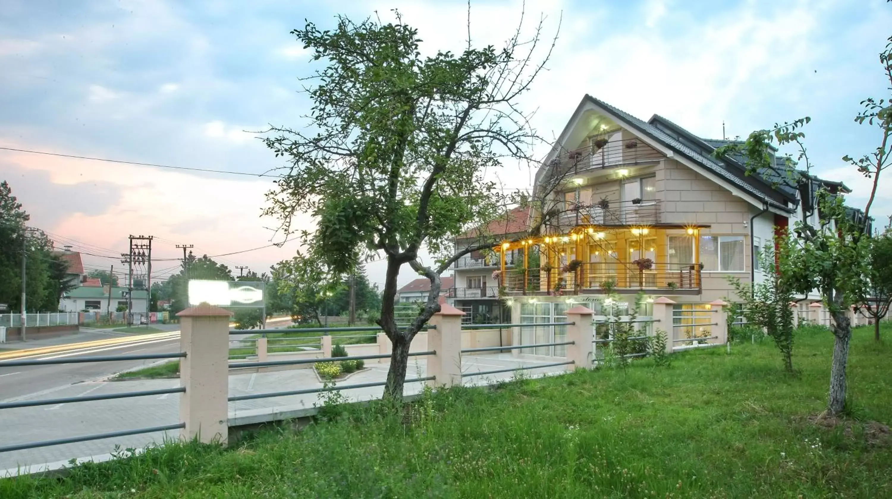 Garden view, Property Building in Hotel Novella Uno