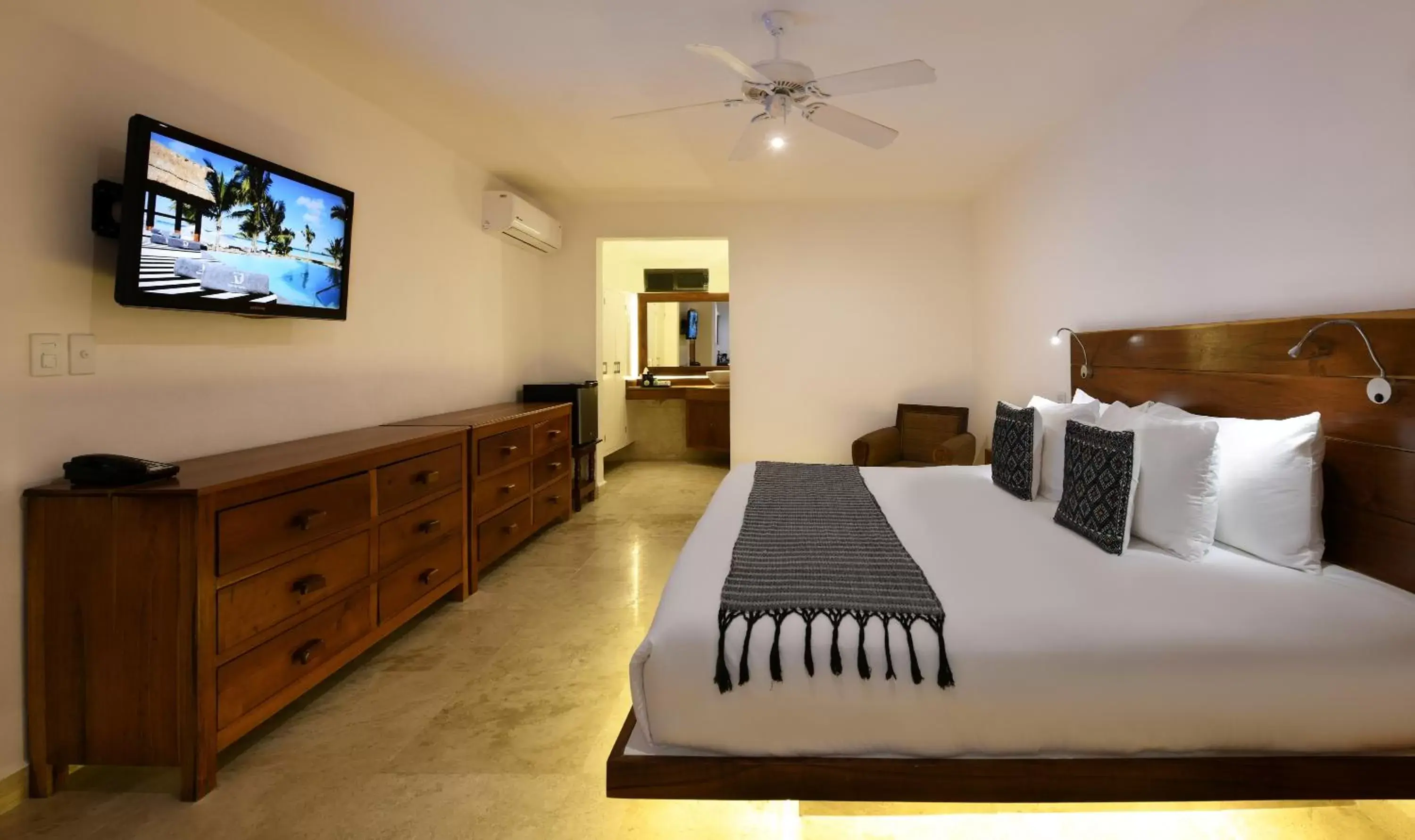 Bed in Casa del Jaguar Beach Hotel