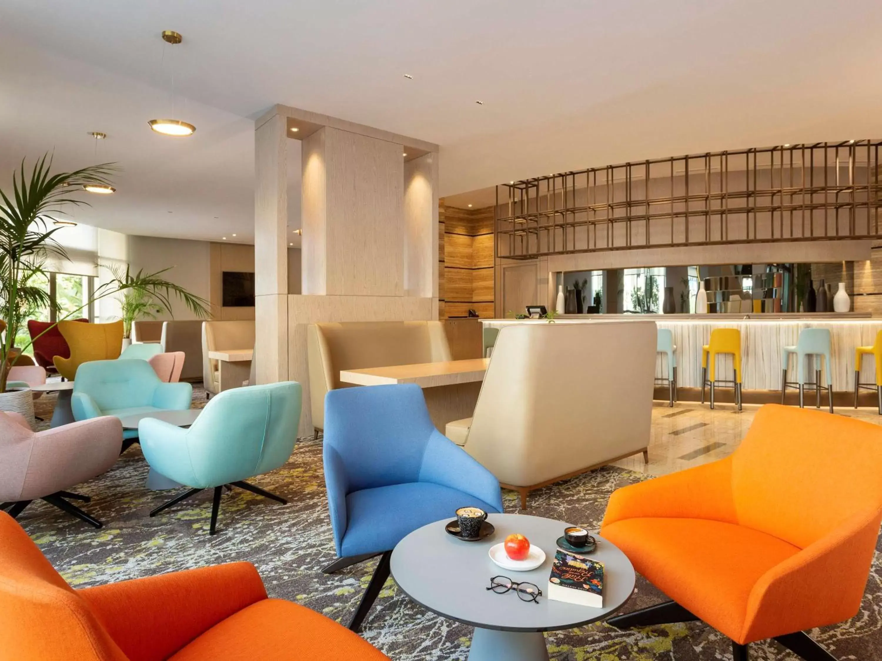 Lounge or bar in Novotel Tunis Lac