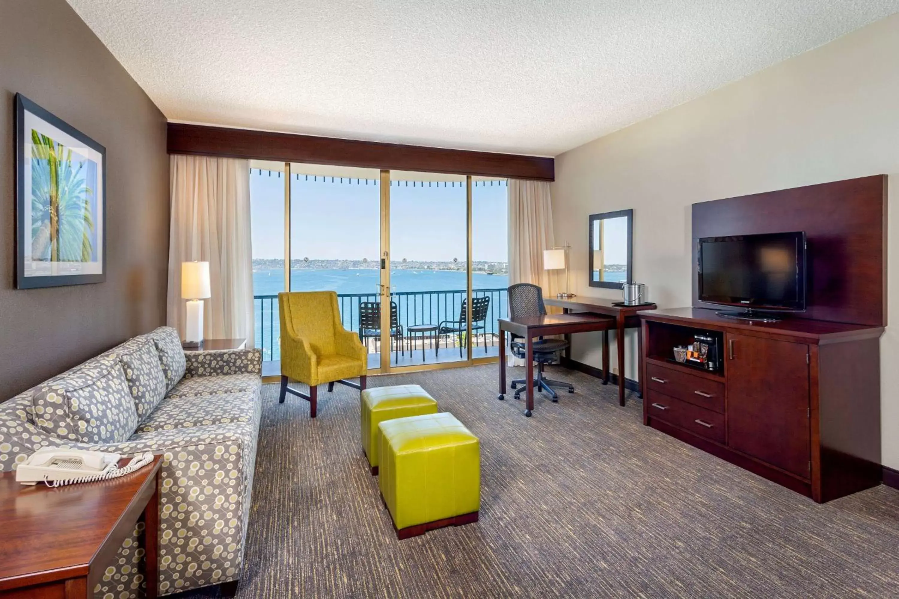 Photo of the whole room in Wyndham San Diego Bayside Photo of the whole room in Wyndham San Diego Bayside