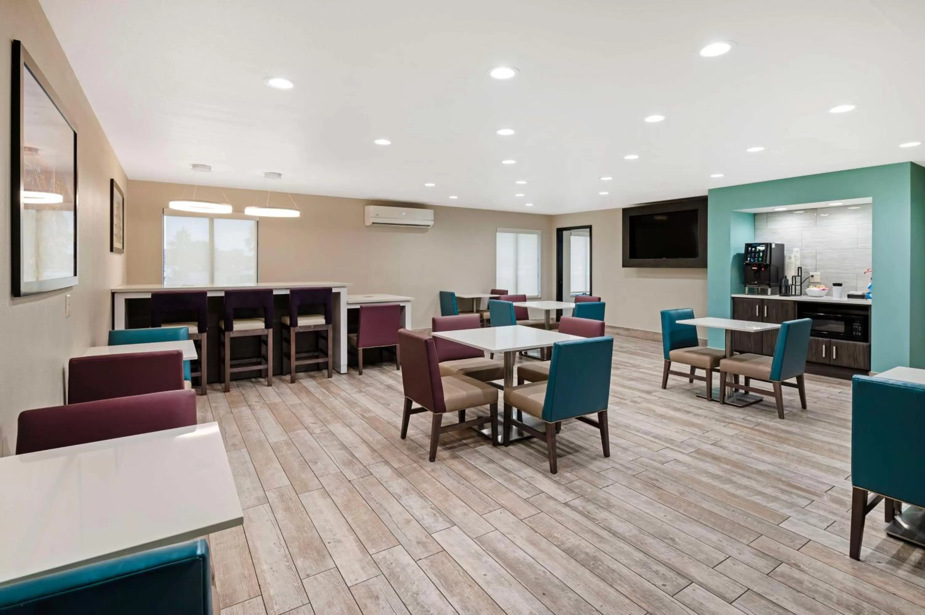 Breakfast in Best Western Plus Greenwood Indy South Inn