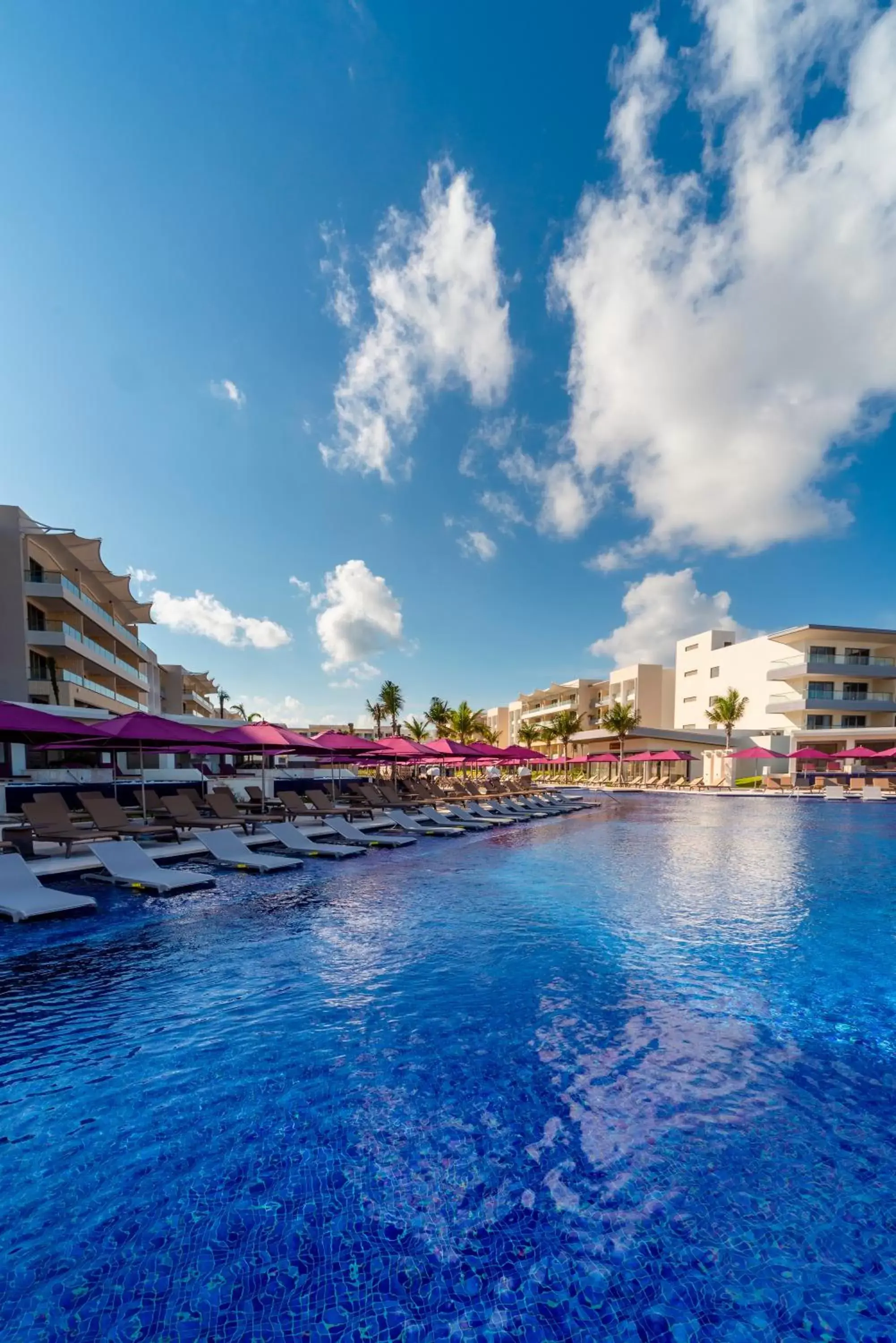 Swimming pool in Planet Hollywood Cancun, An Autograph Collection All-Inclusive Resort