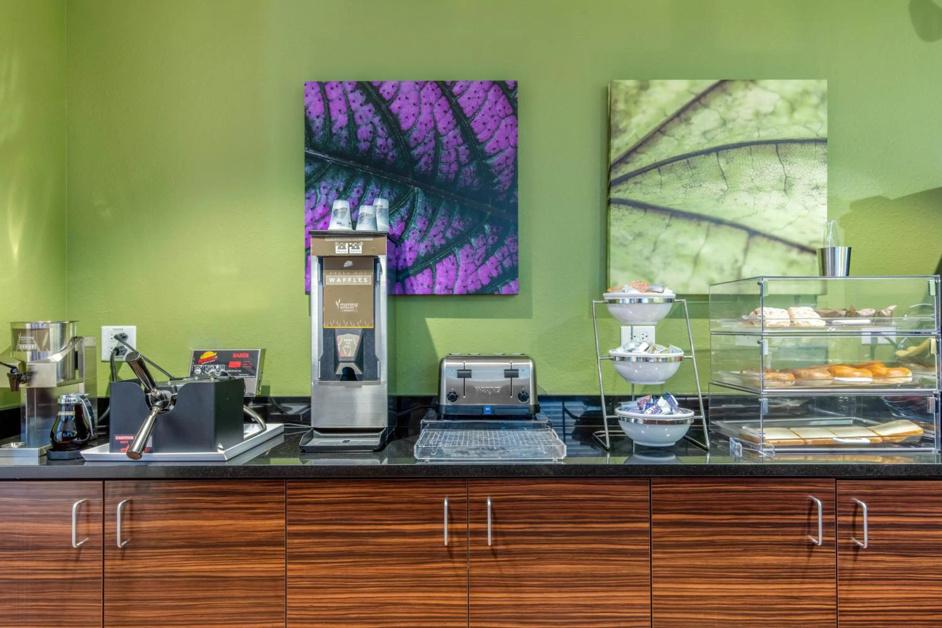 Breakfast in MainStay Suites St Louis Airport