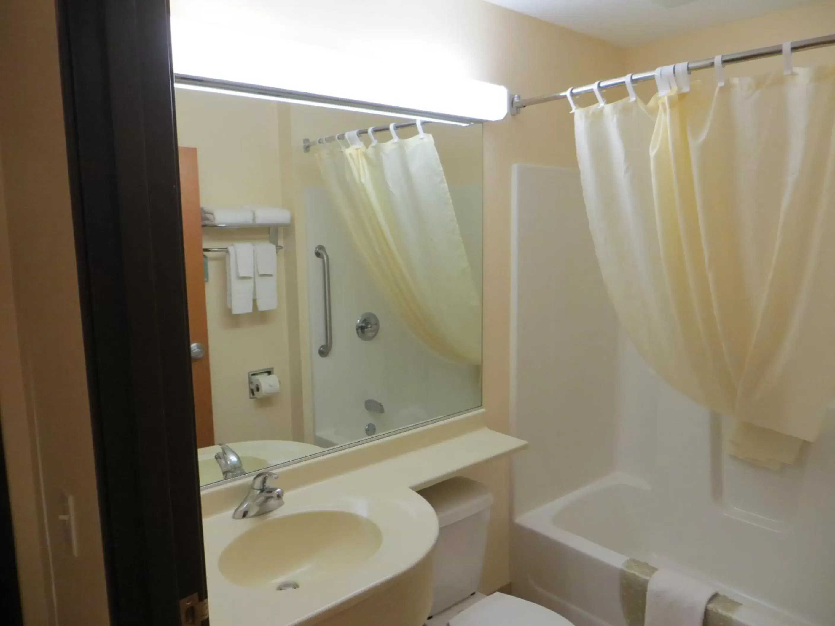 Bathroom in Microtel Inn & Suites by Wyndham Colfax