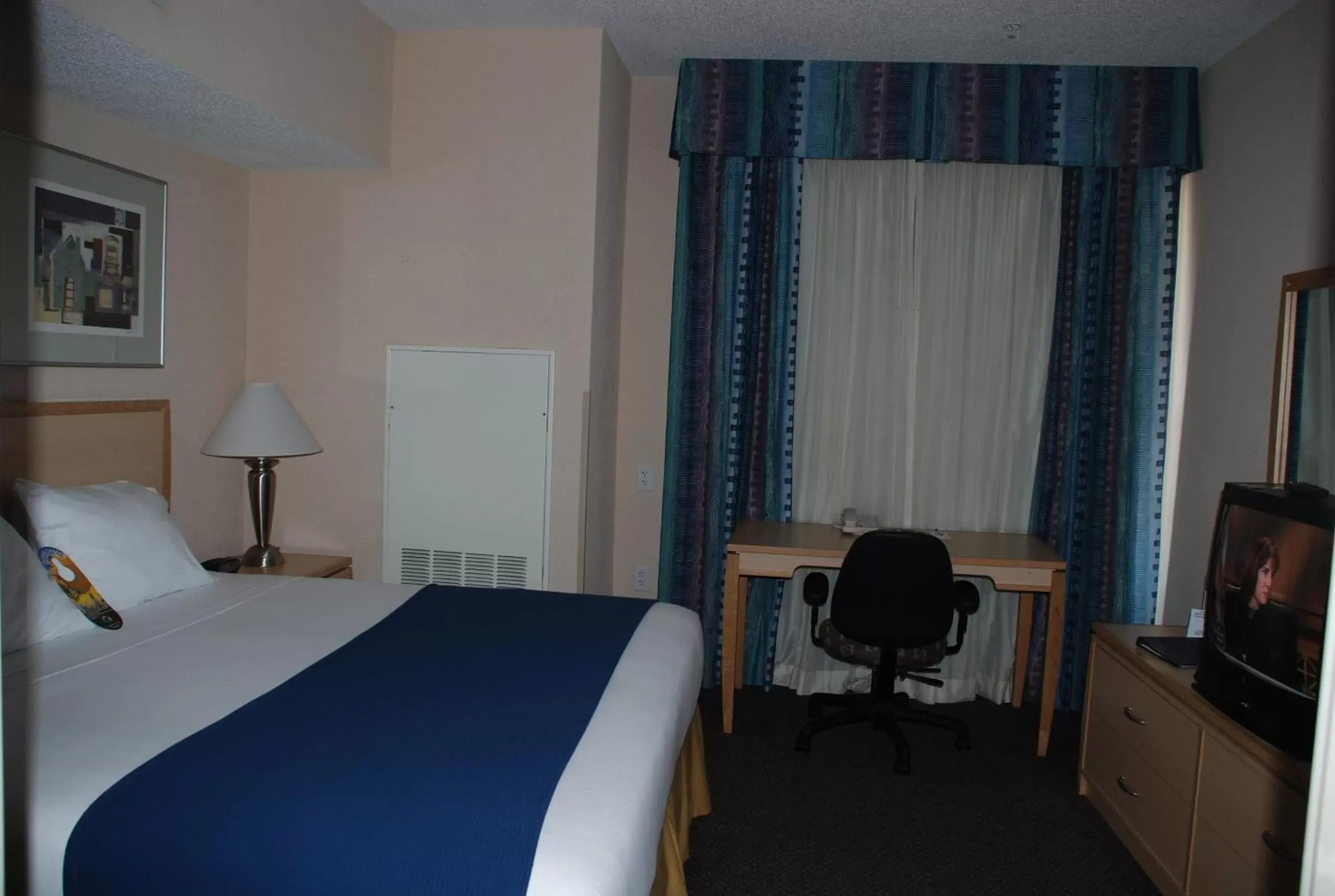 Photo of the whole room, Bed in Holiday Inn Express Hotel & Suites San Antonio - Rivercenter Area, an IHG Hotel