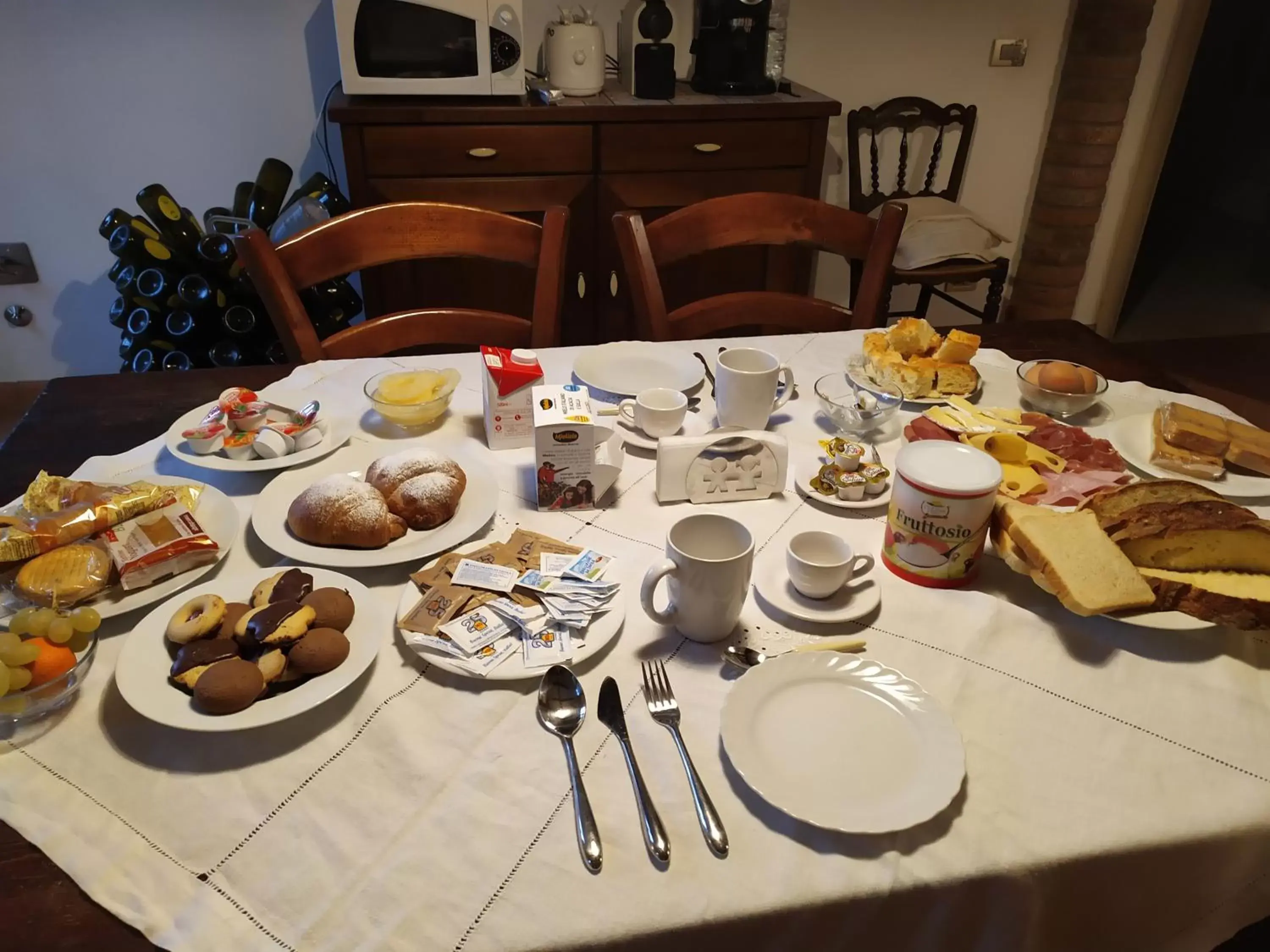Breakfast in Villa Esther