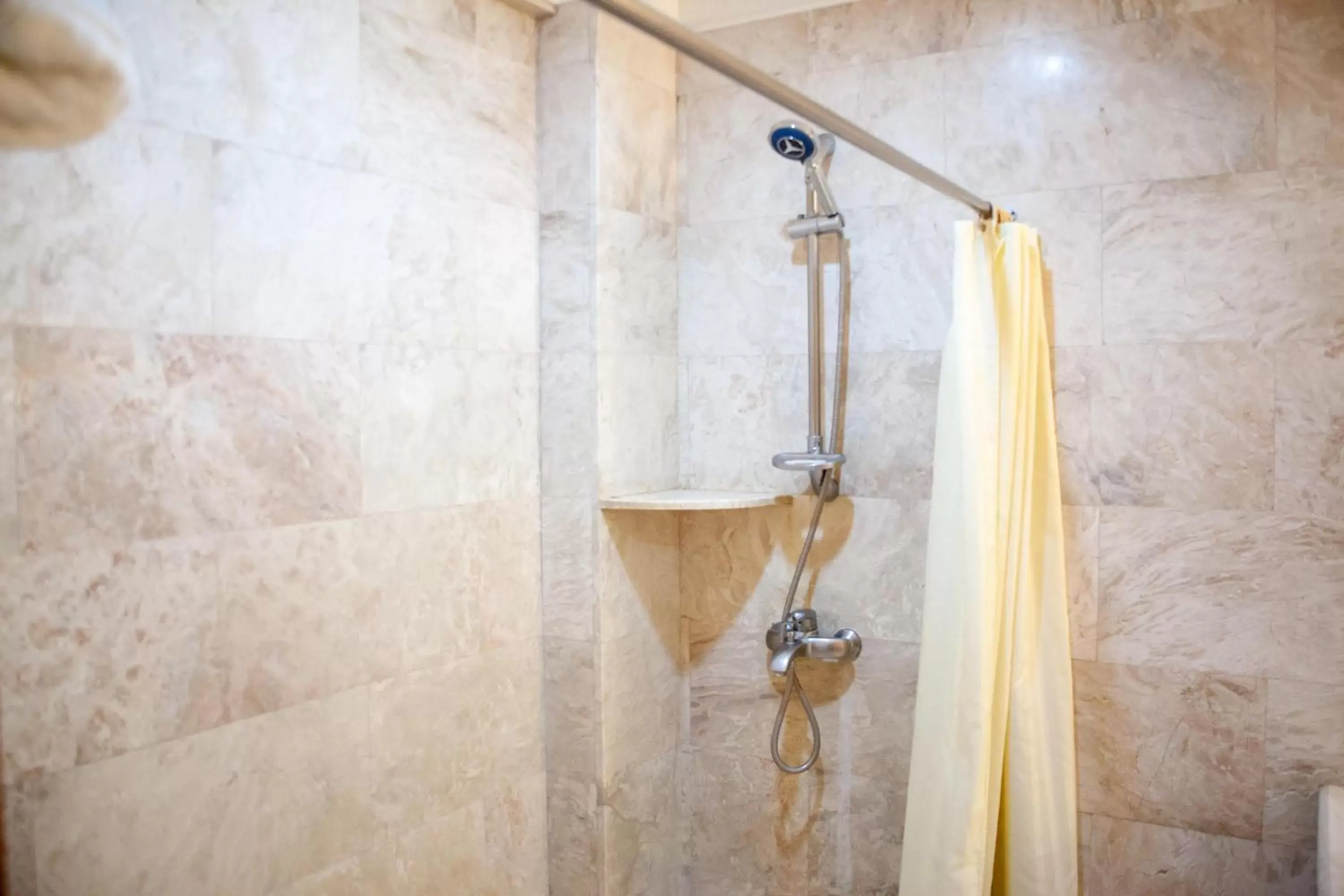 Bathroom in Clarkton Hotel Apartment