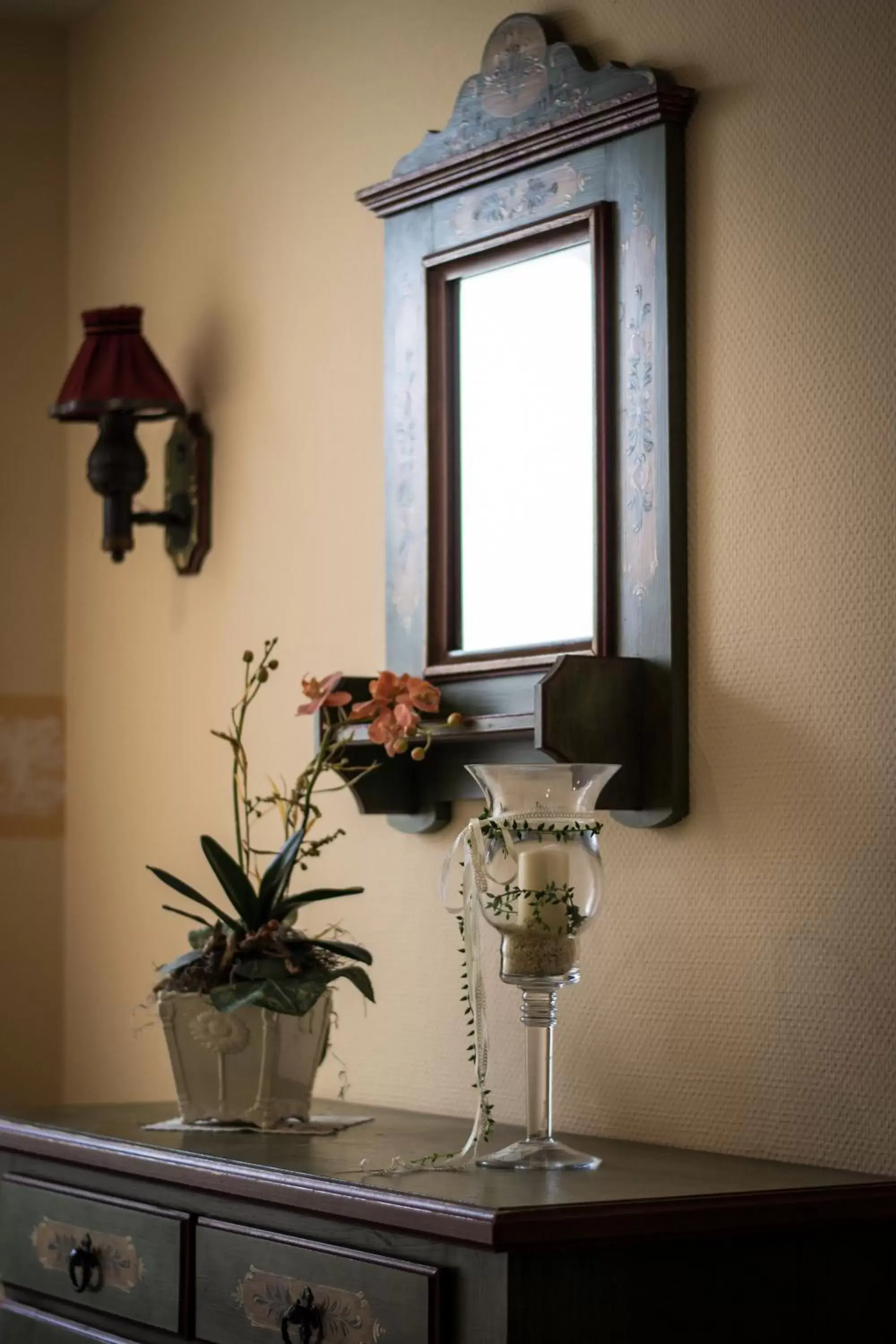 Decorative detail, TV/Entertainment Center in Landhotel Butjadinger Tor