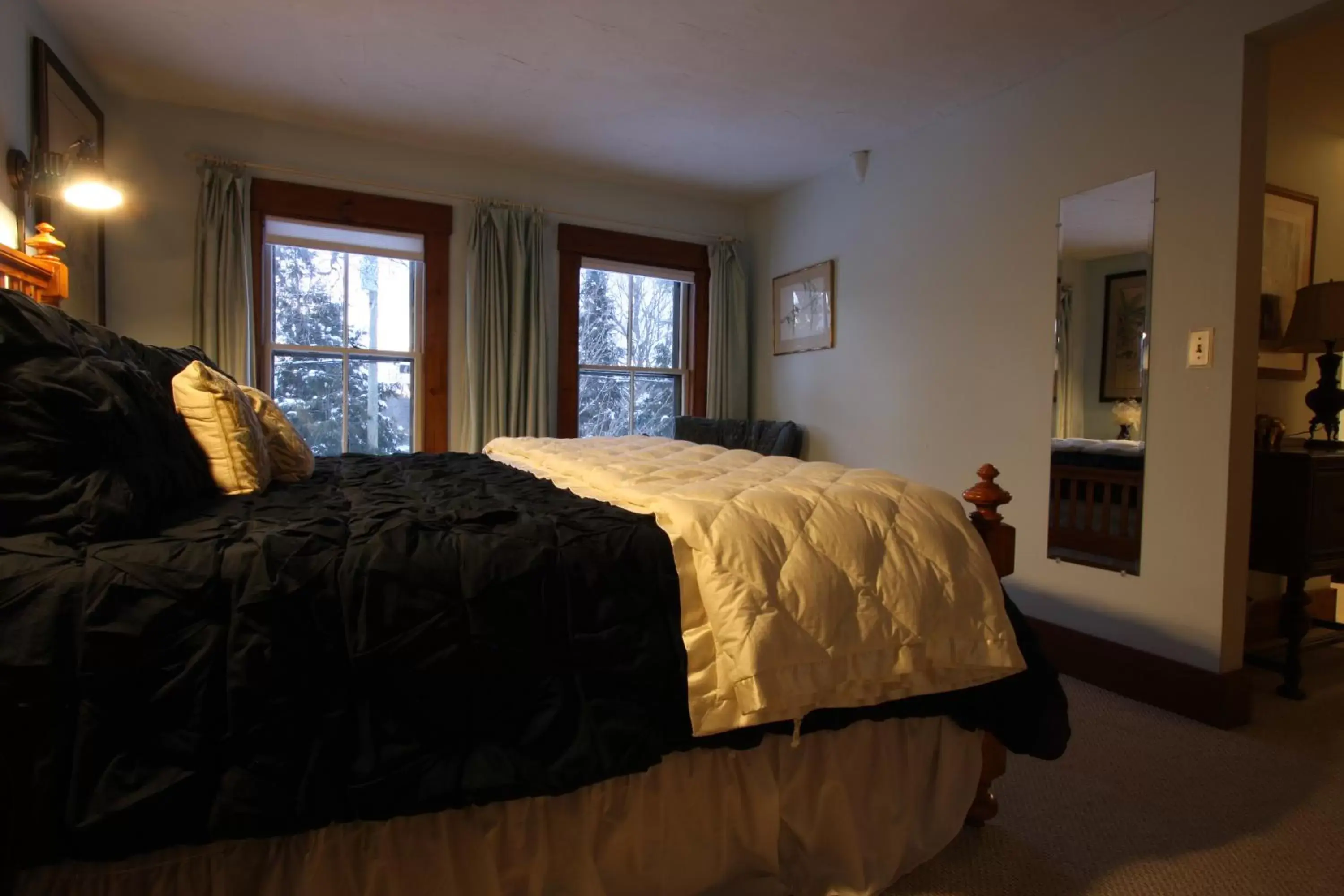 Bed in Follansbee Inn