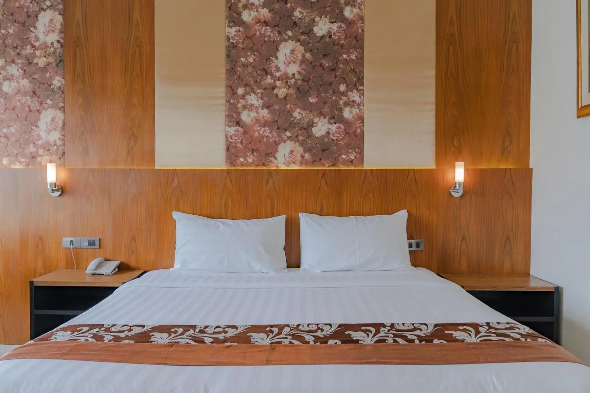 Bedroom, Bed in Forum Park Hotel