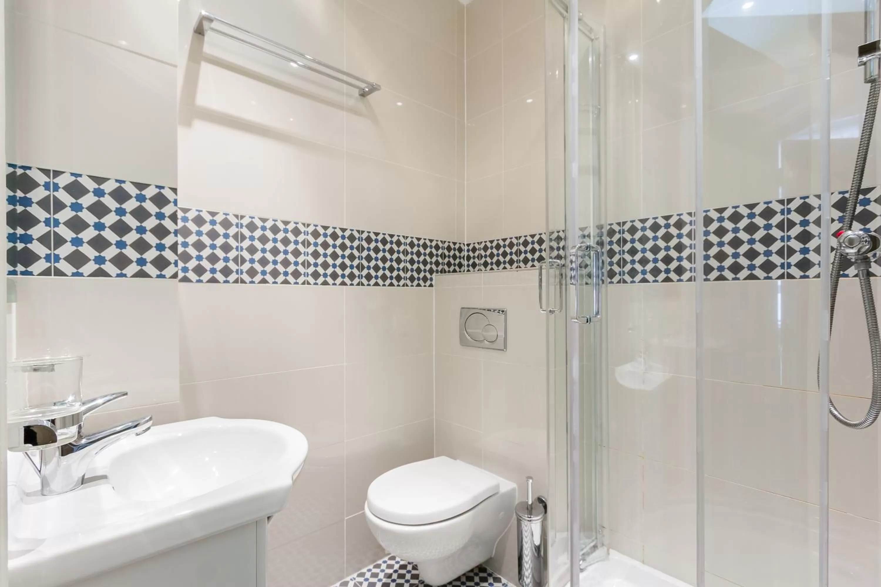 Shower, Bathroom in Gower House Hotel