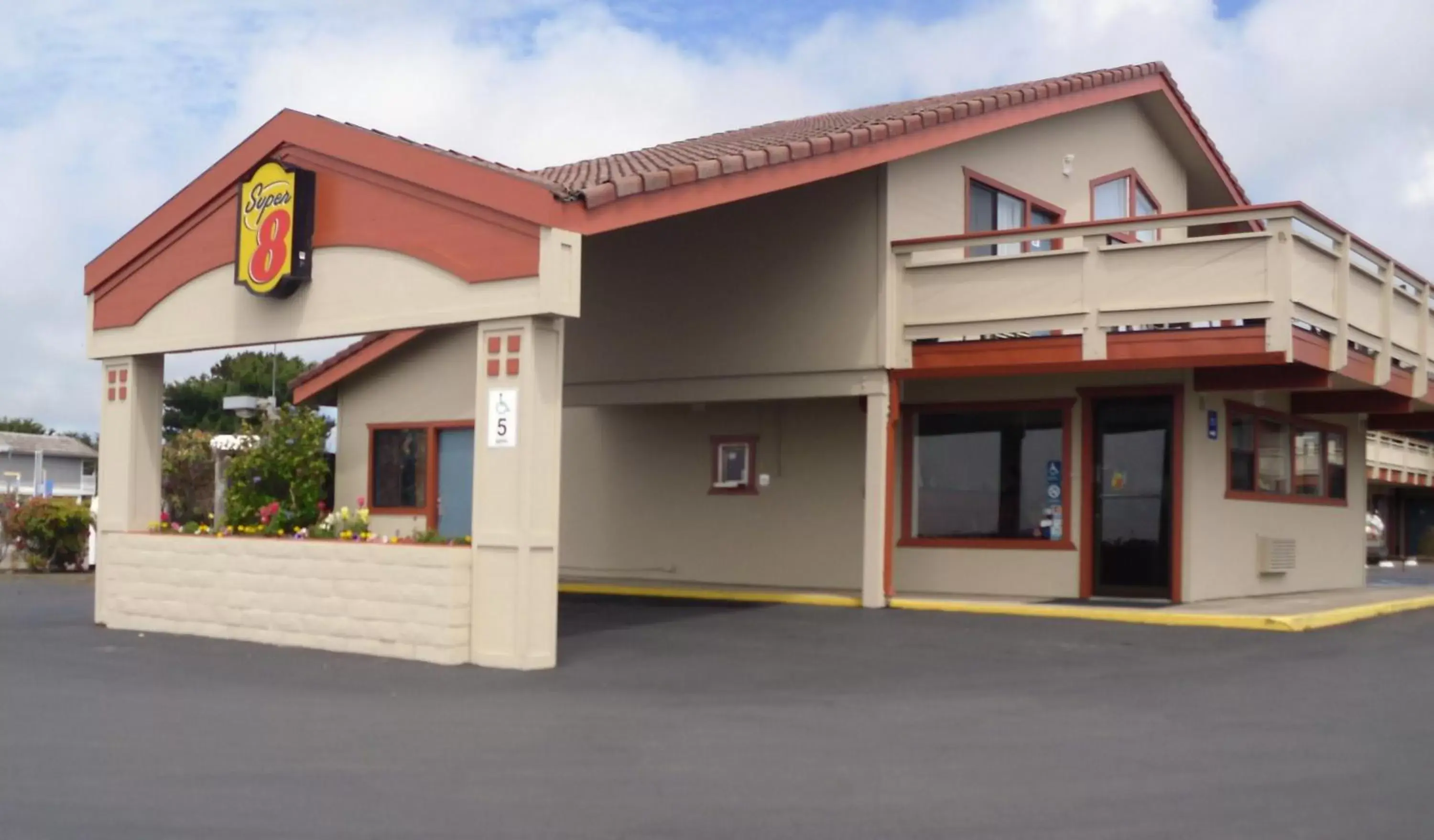 Facade/entrance, Property Building in Super 8 by Wyndham Fort Bragg