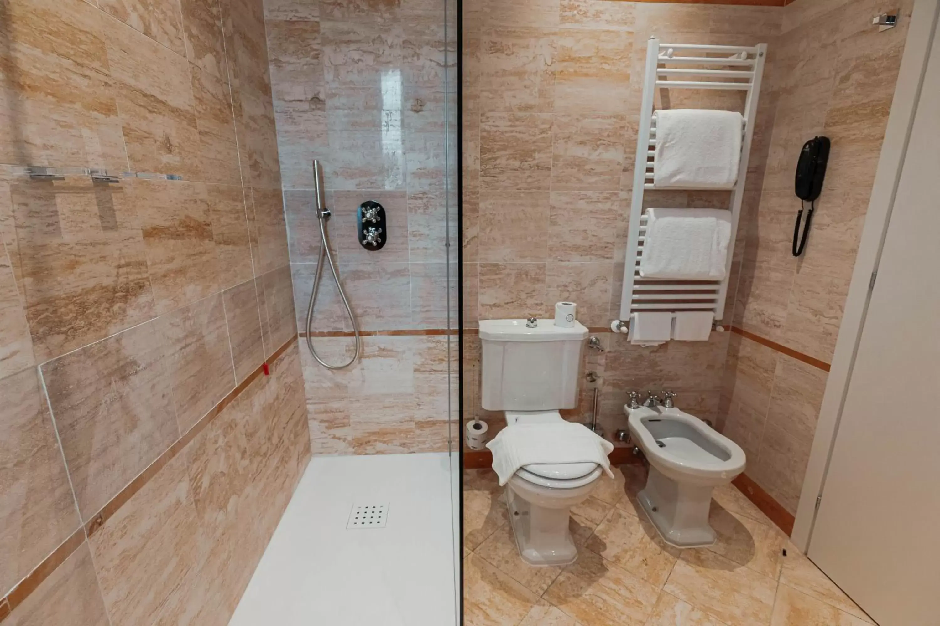 Bathroom in Grand Hotel Croce Di Malta