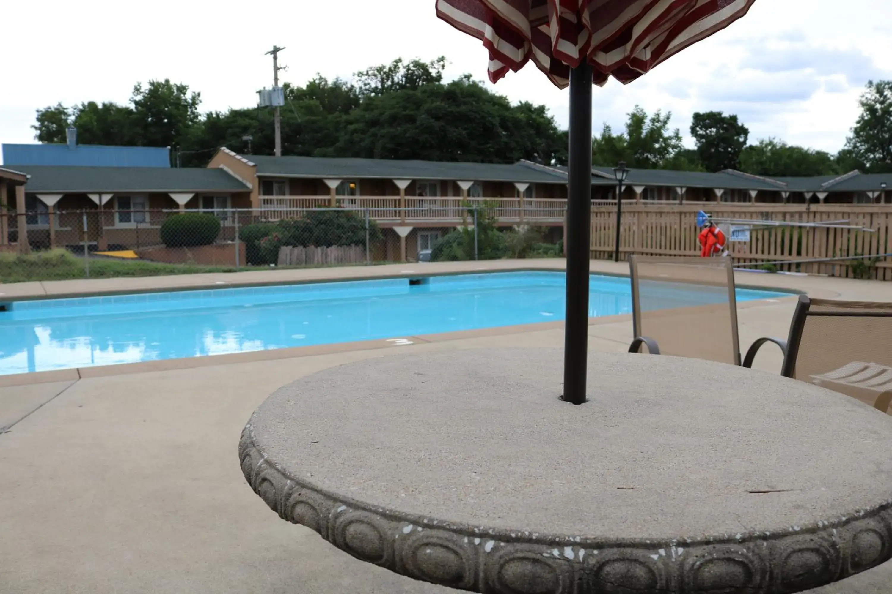 Swimming Pool in Battlefield Inn Springfield