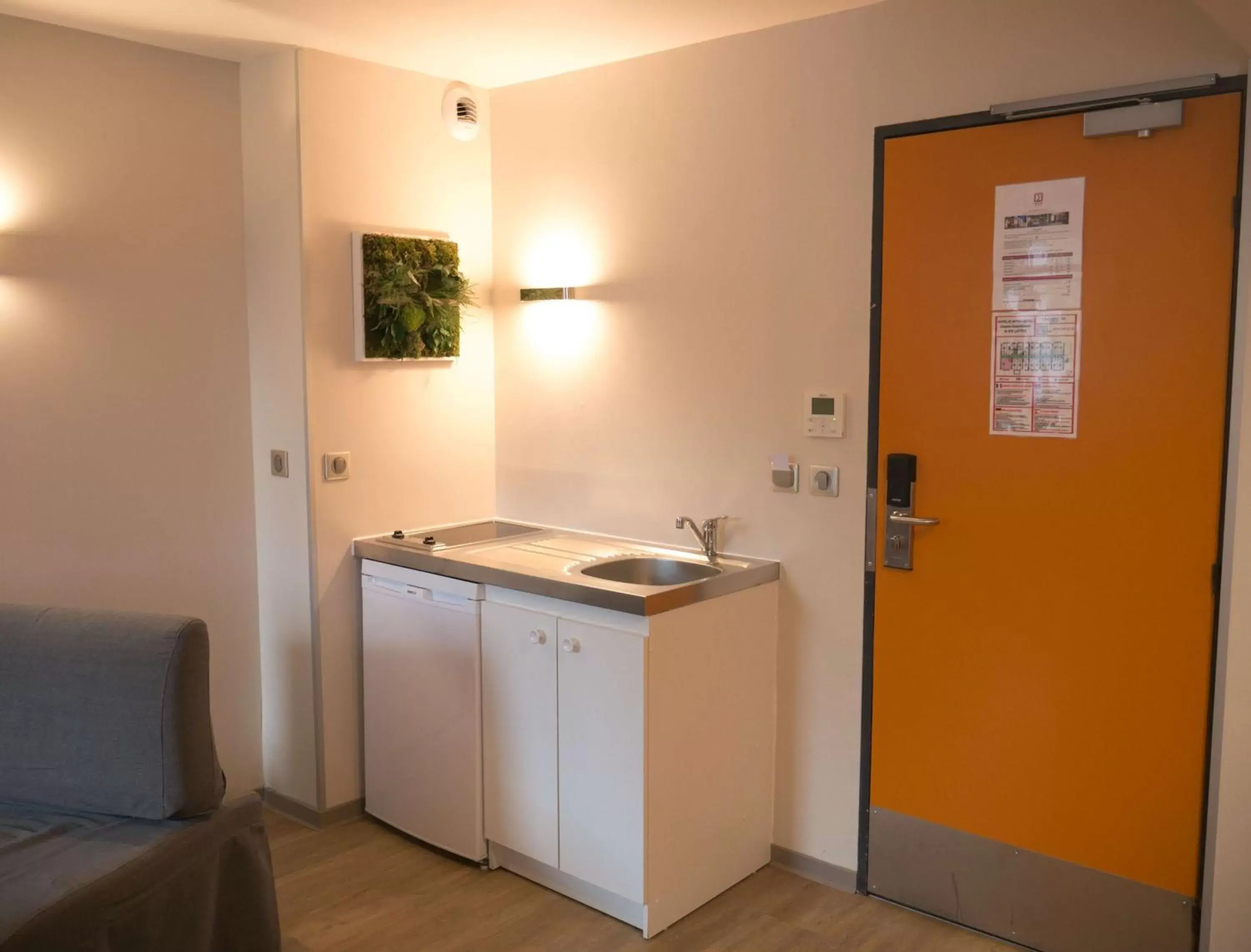 Kitchen or kitchenette, Kitchen/Kitchenette in Best Western Hotelio Montpellier Sud