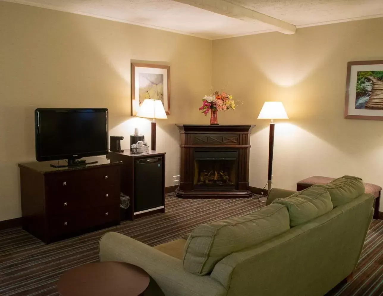 Living room, Seating Area in Best Western PLUS Lockport