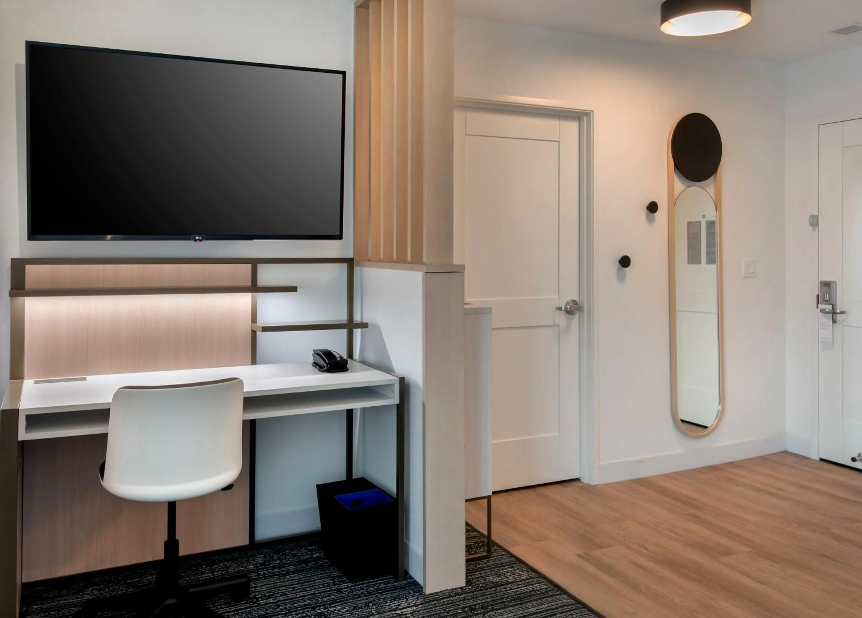 TV and multimedia in TownePlace Suites Portland Airport ME