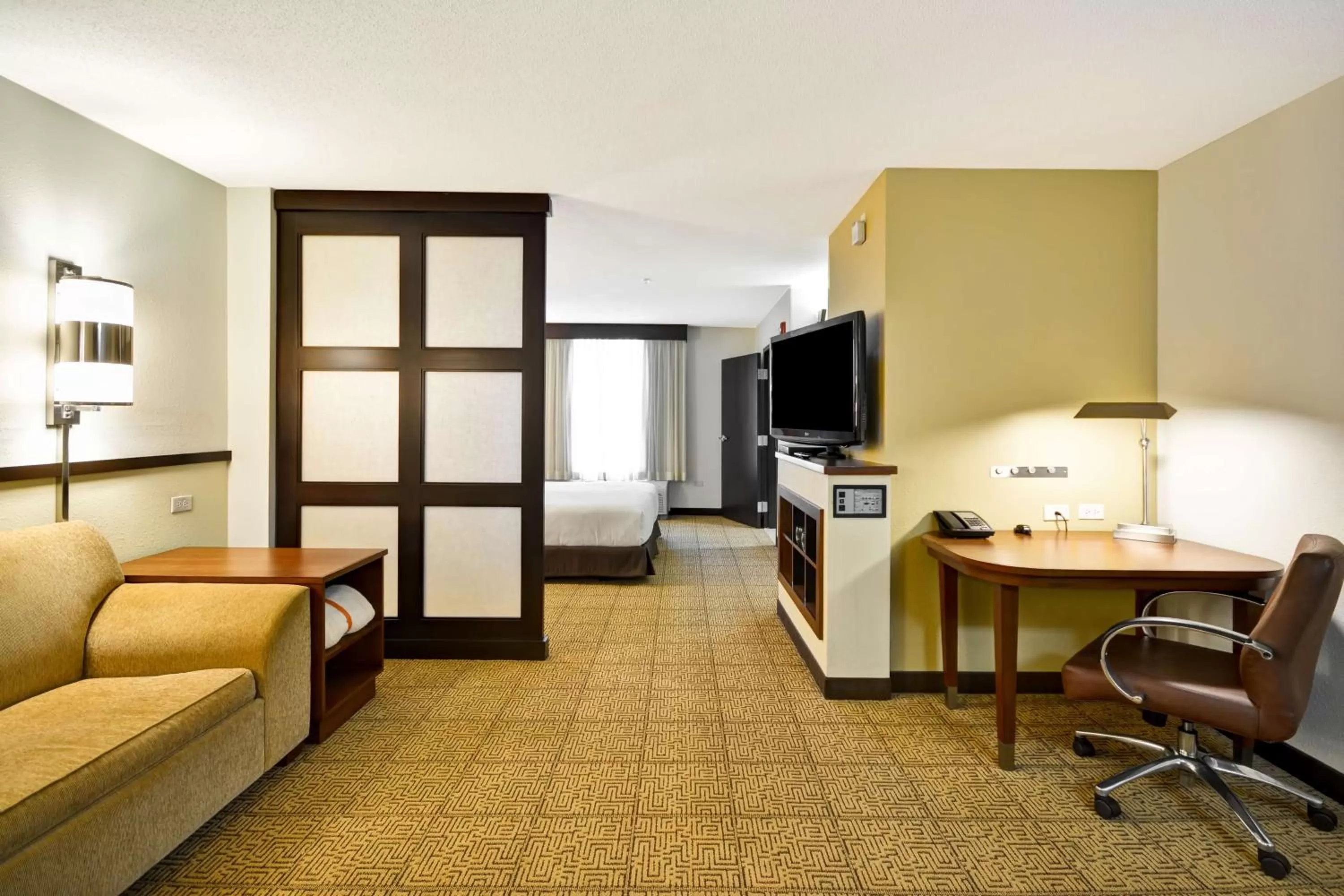 Photo of the whole room in Hyatt Place Chicago/Naperville/Warrenville