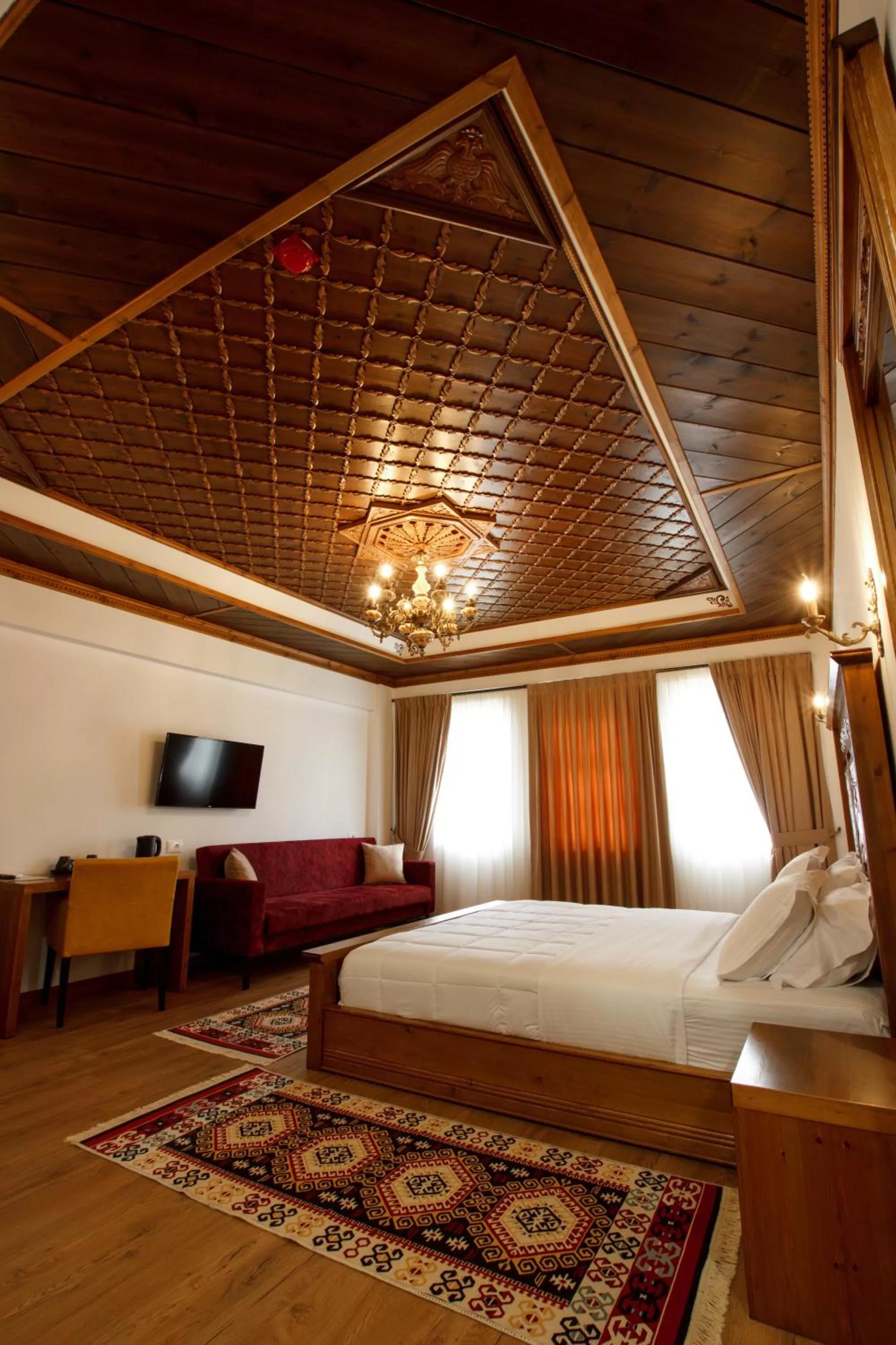 Bedroom, Bed in Rose Garden Hotel