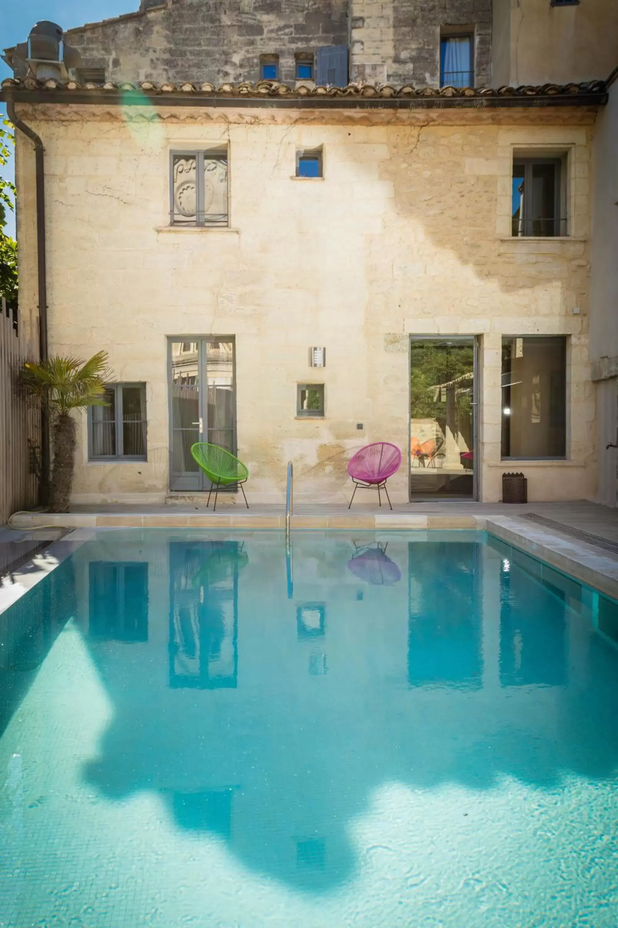 Property building, Swimming Pool in Boutique Hôtel Entraigues