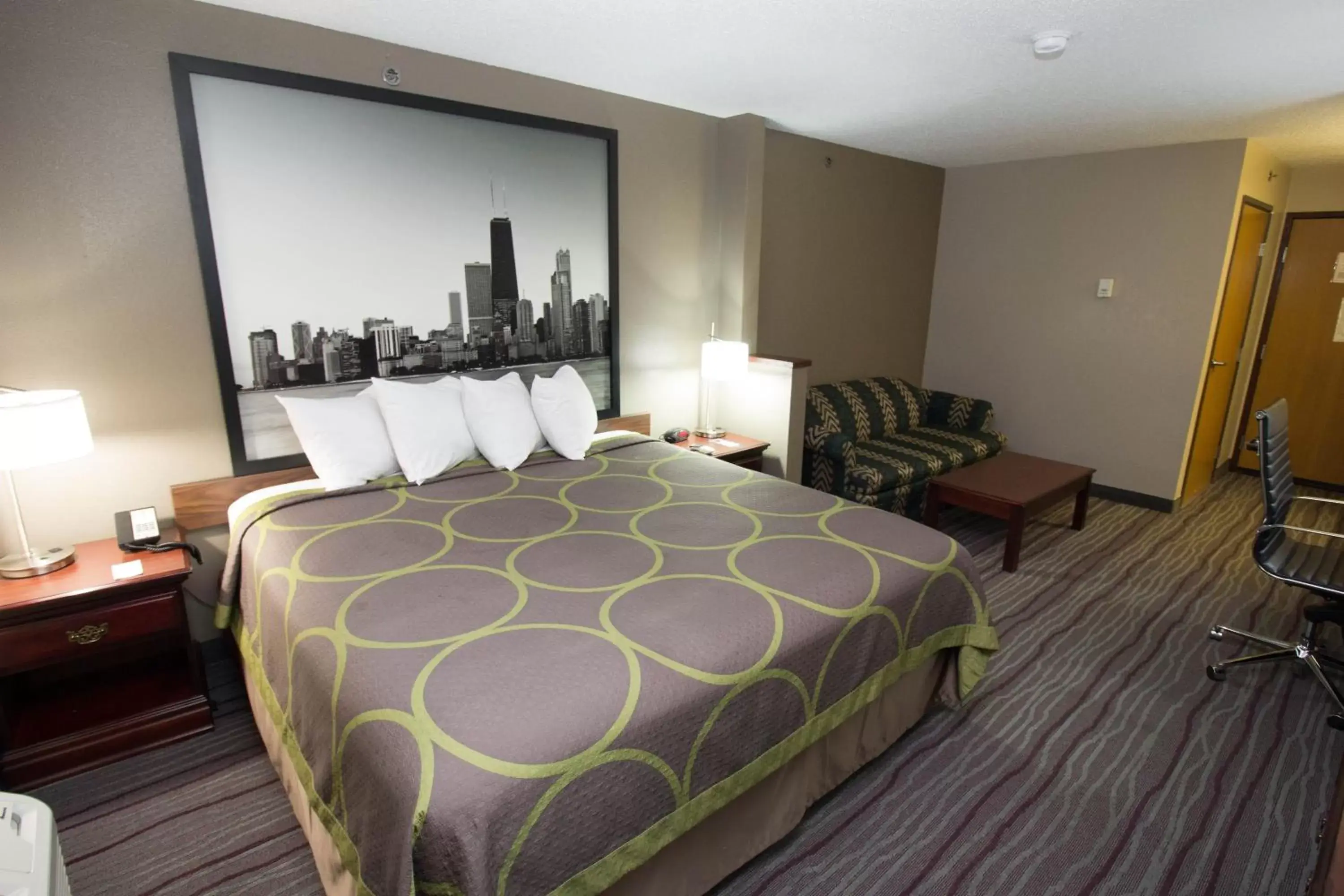 Bed in Super 8 by Wyndham Chicago O'Hare Airport