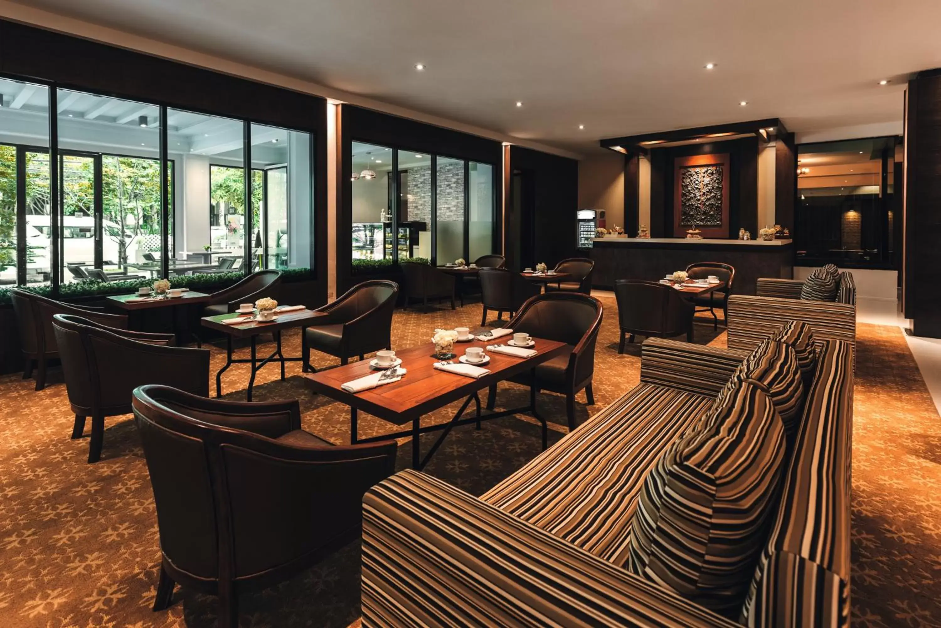 Lounge or bar, Restaurant/Places to Eat in Movenpick Suriwongse Hotel Chiang Mai