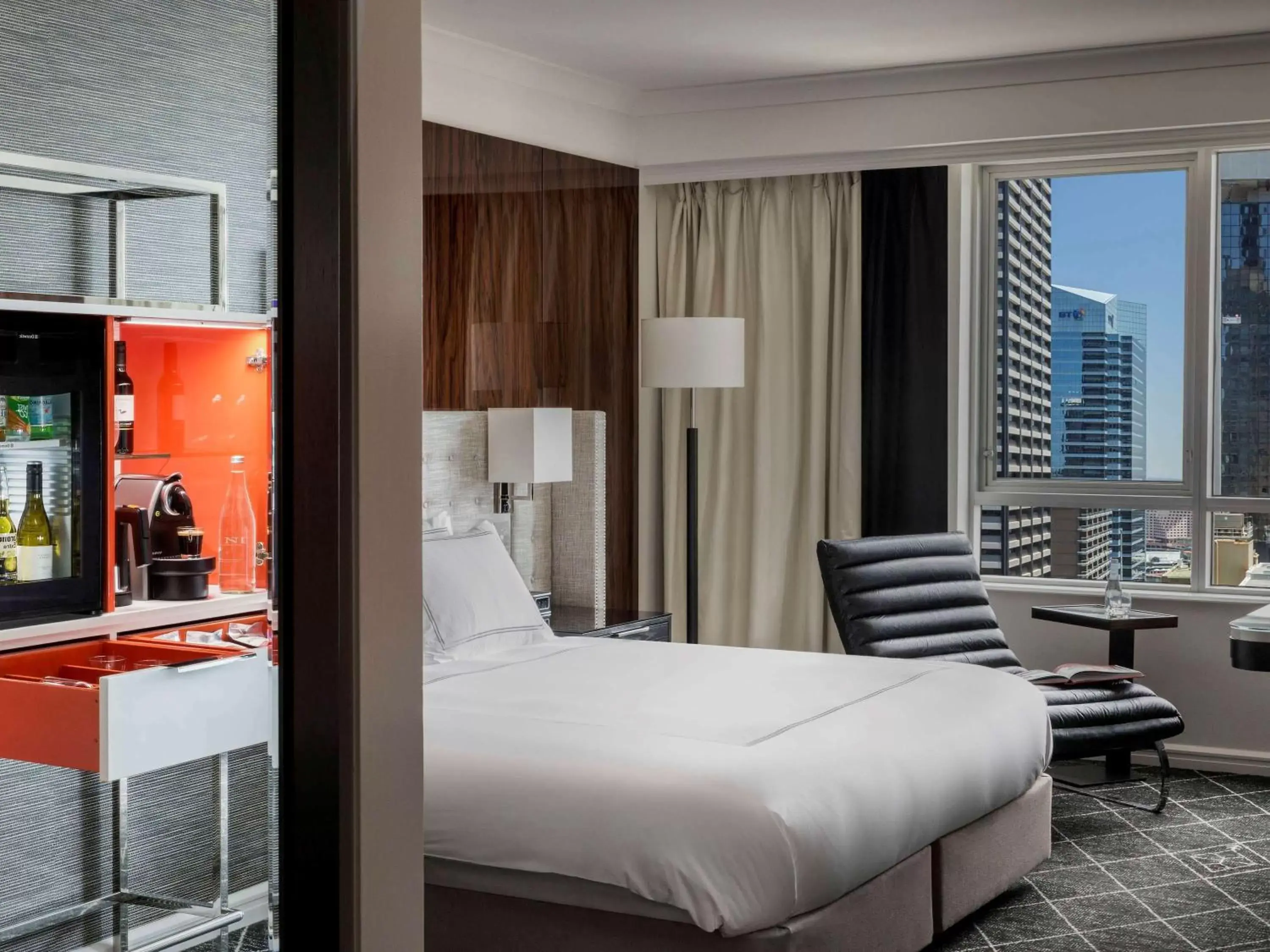 Photo of the whole room, Bed in Swissotel Sydney