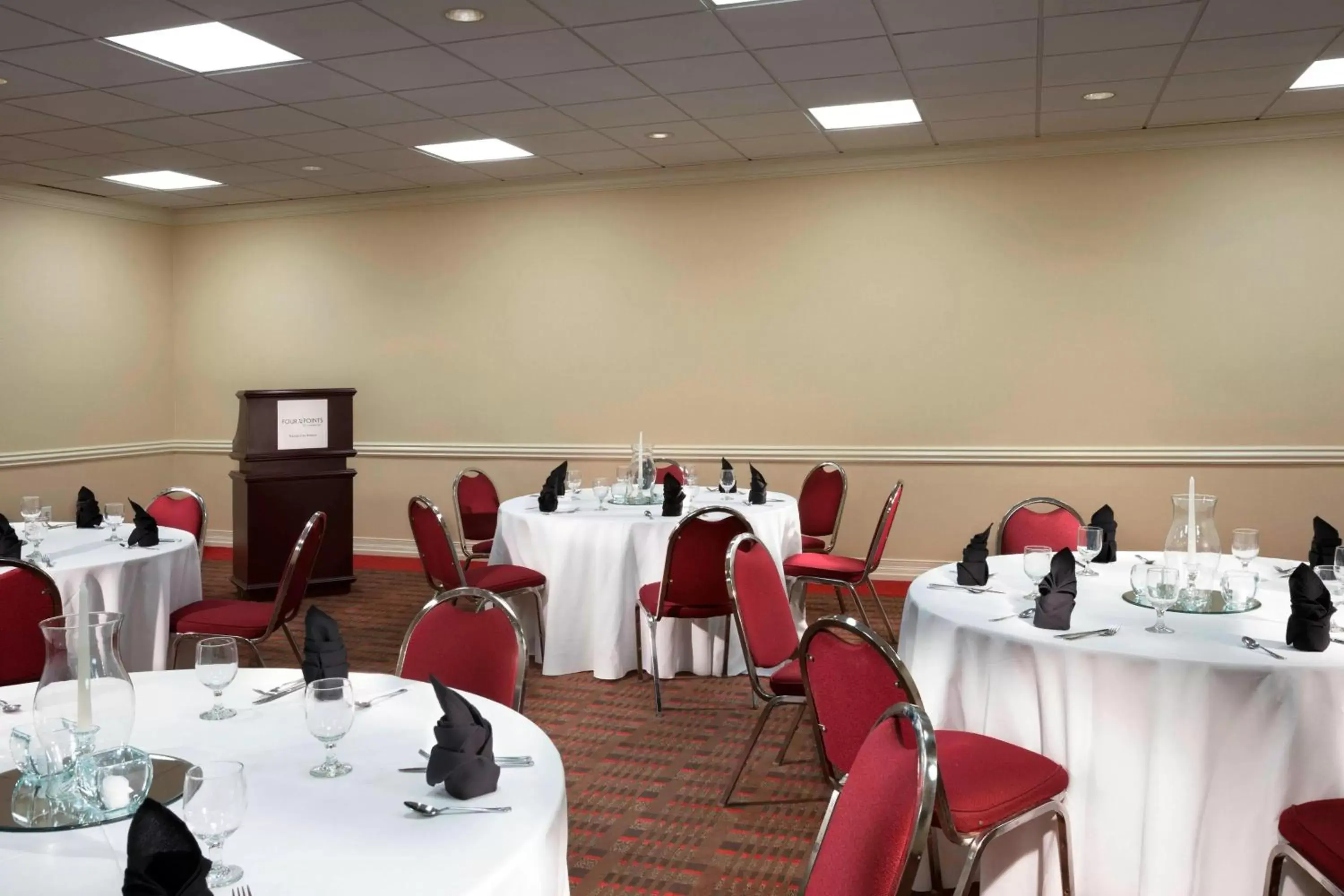 Meeting/conference room, Restaurant/Places to Eat in Four Points by Sheraton Kansas City Airport