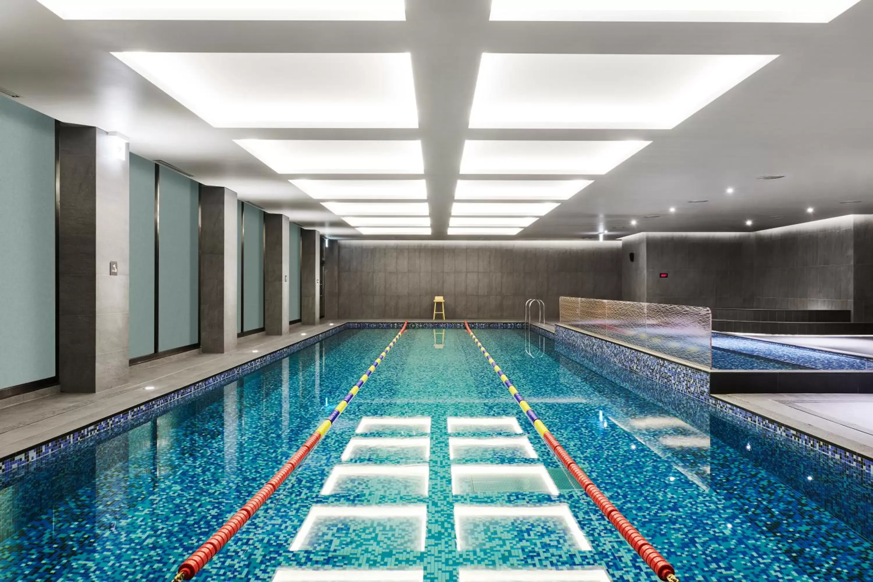 Swimming Pool in Hotel Hyundai by Lahan Ulsan