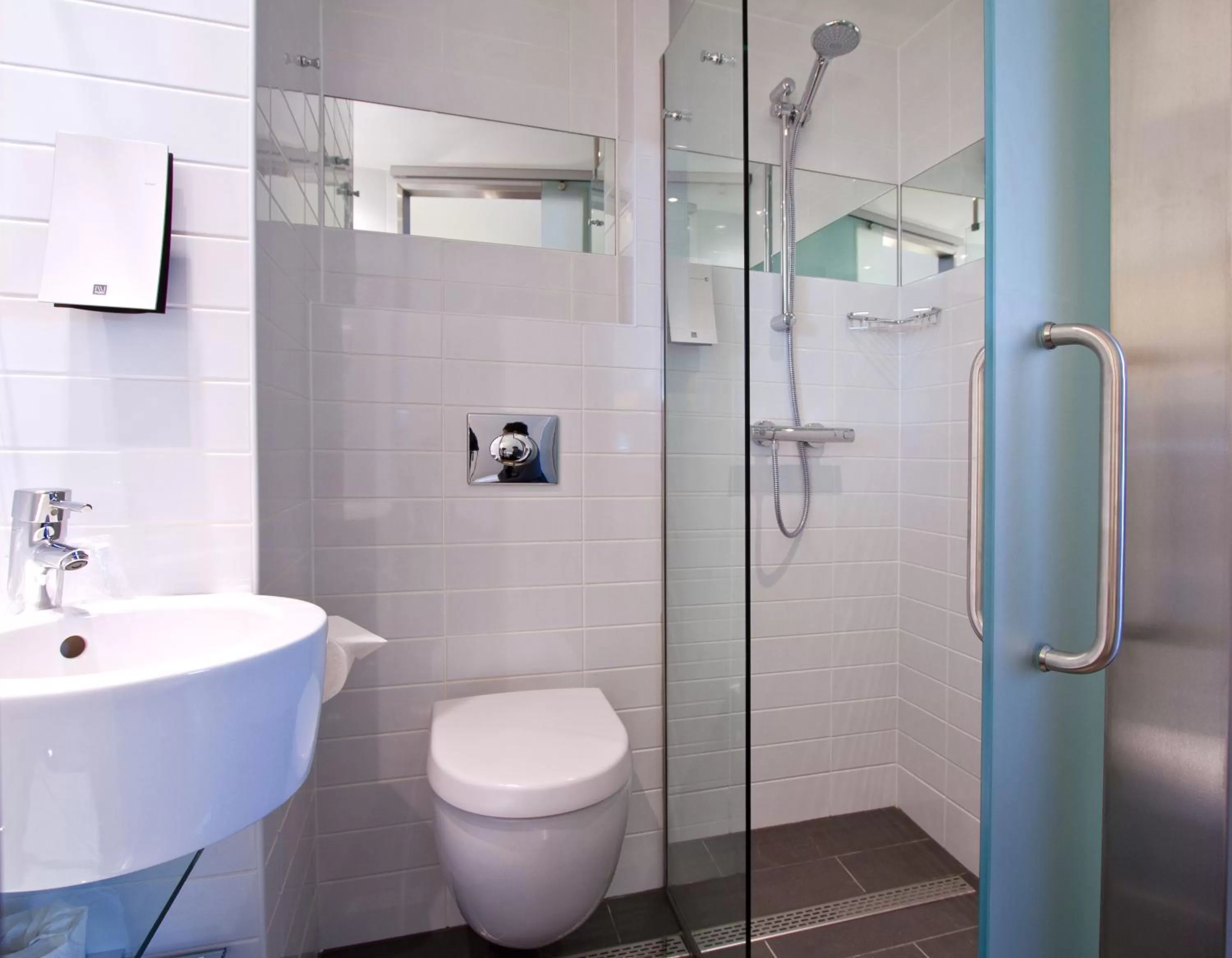 Bathroom in Sleeperz Hotel Newcastle