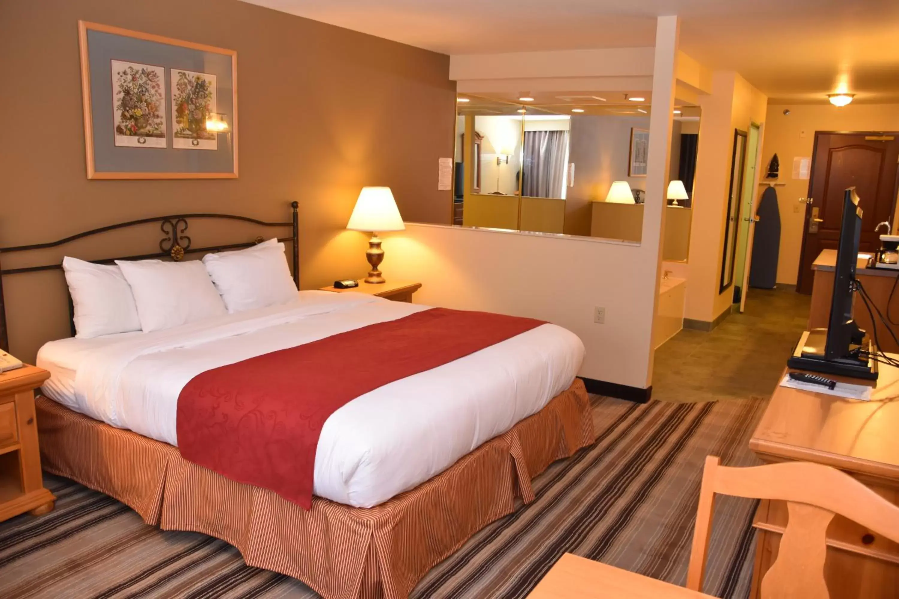 Bed in Port Wisconsin Inn and Suites Bed in Port Wisconsin Inn and Suites