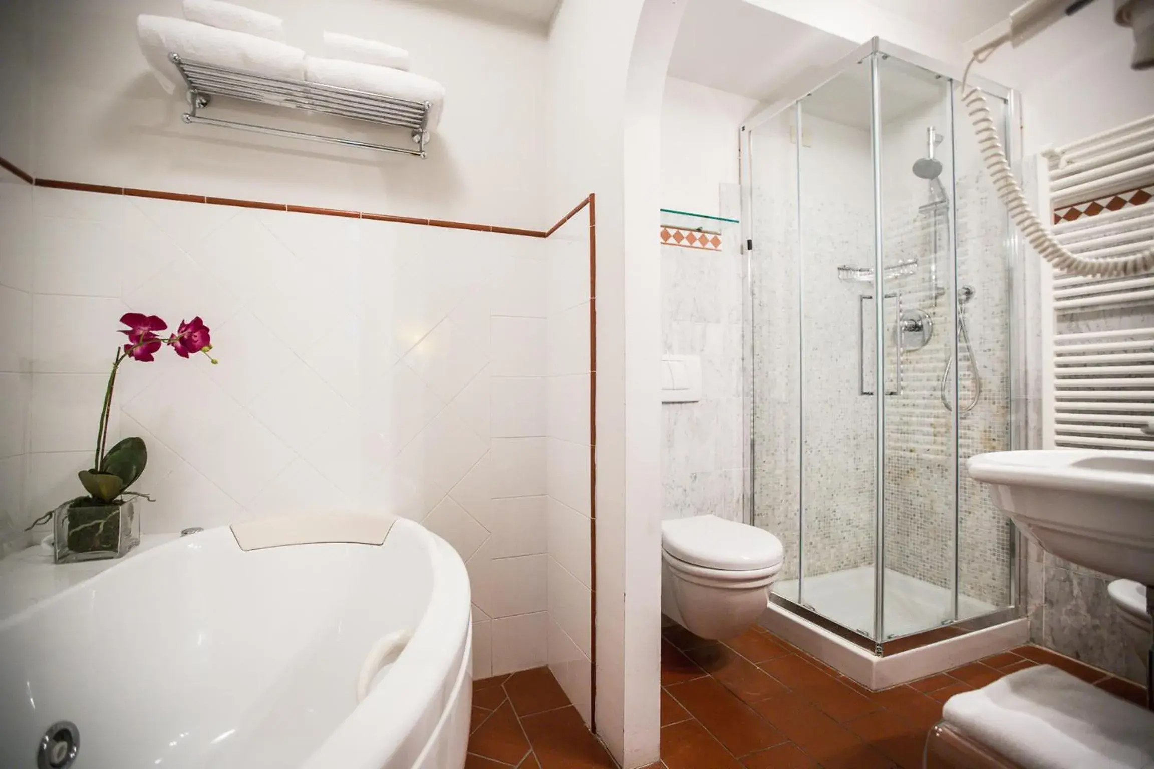 Bathroom in Hotel Burchianti