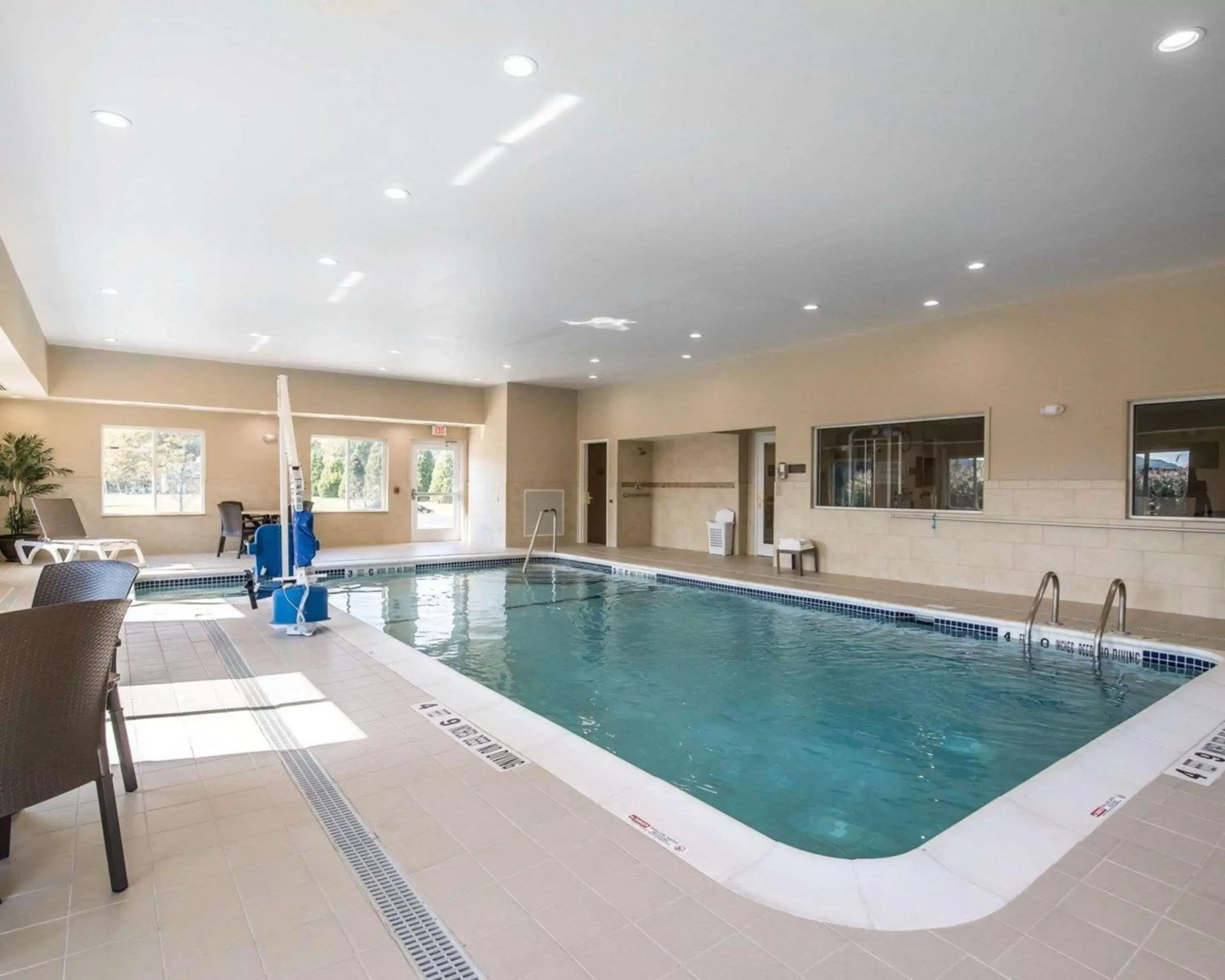 On site, Swimming Pool in Comfort Inn Saugerties