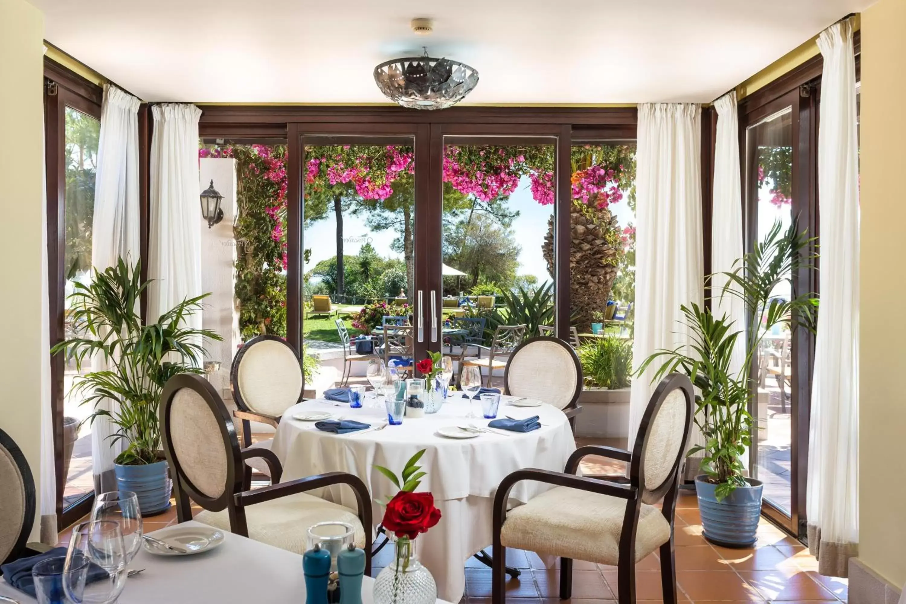 Restaurant/Places to Eat in Pine Cliffs Hotel, a Luxury Collection Resort, Algarve