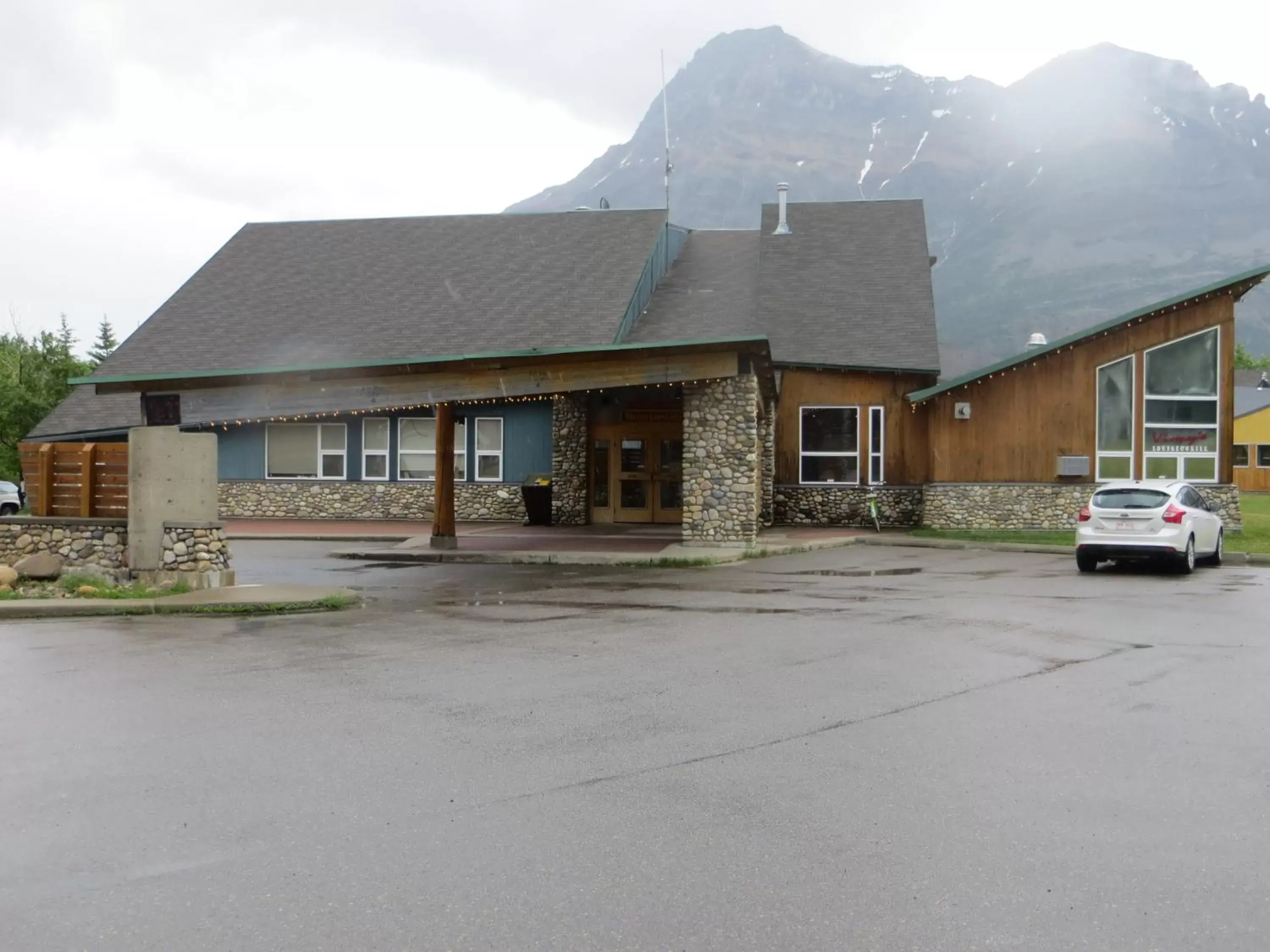 Facade/entrance, Property Building in Waterton Lakes Lodge Resort