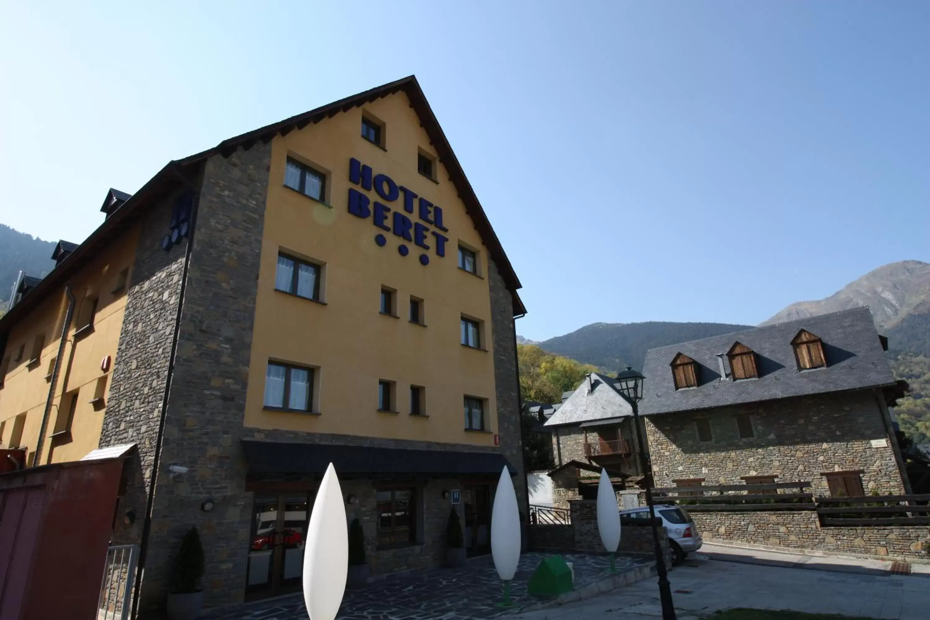 Facade/entrance, Property Building in Hotel AA Beret