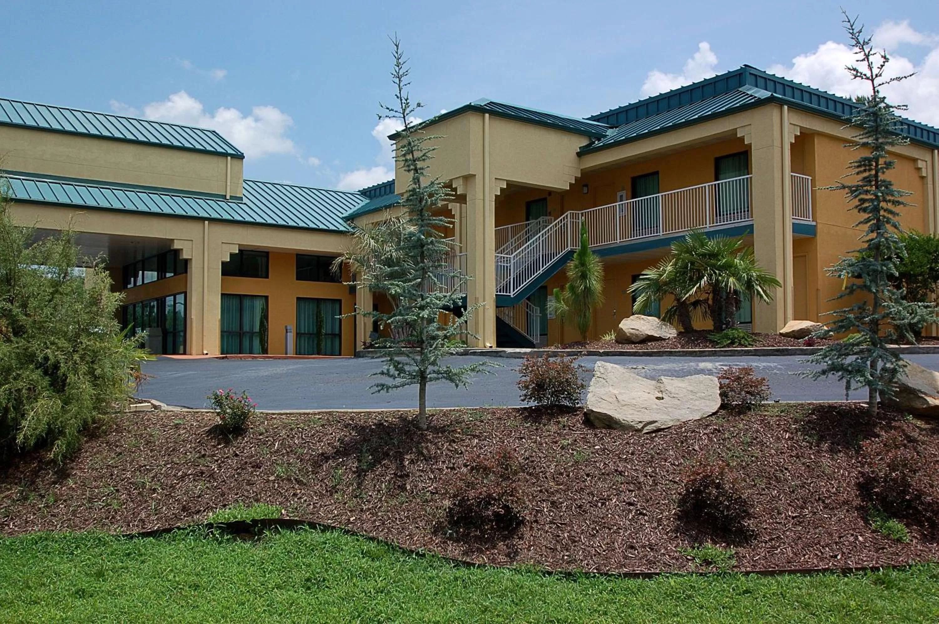 Property building in America's Best Value Inn-Milledgeville