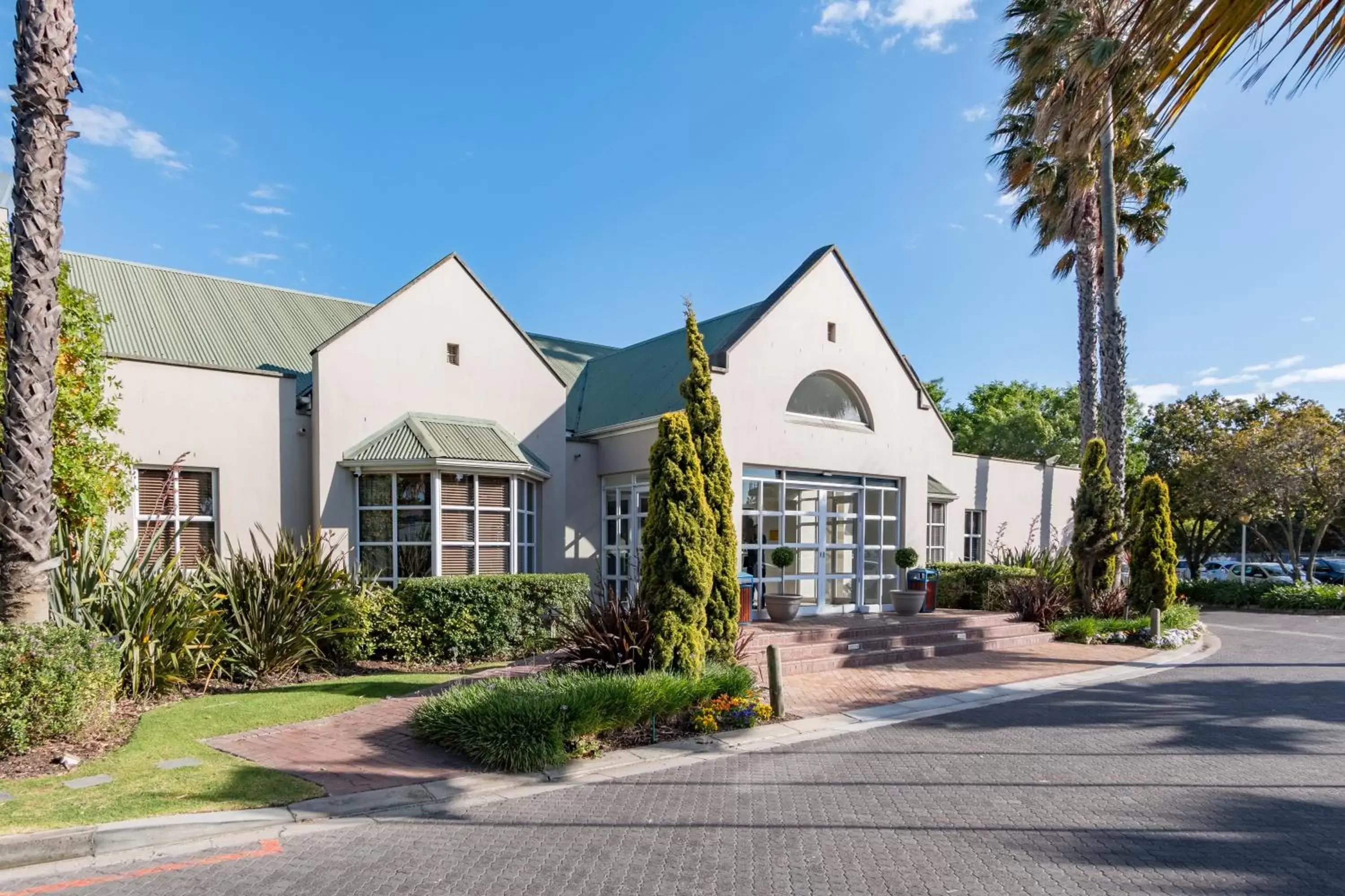 Facade/entrance, Property Building in Town Lodge Bellville