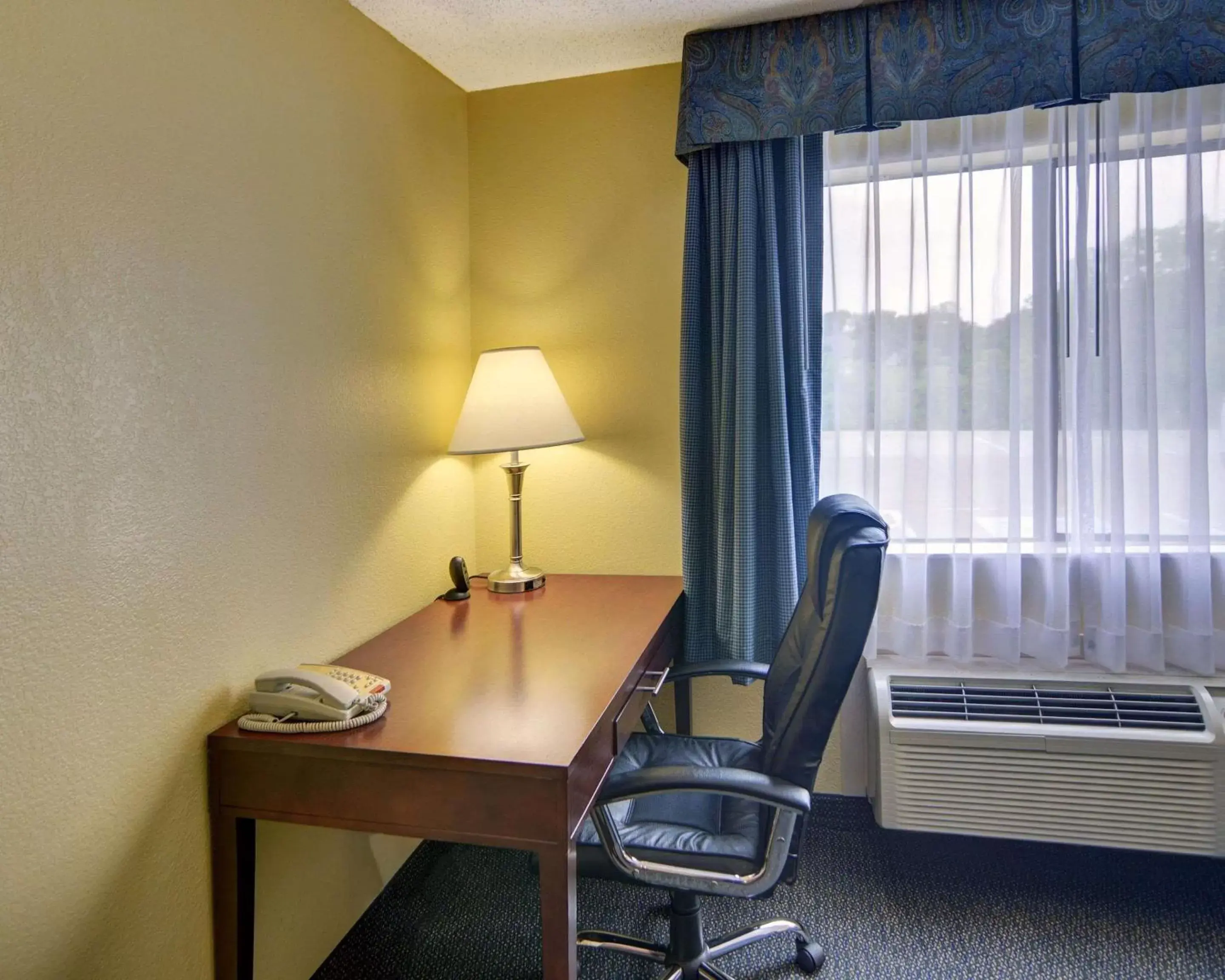 Photo of the whole room, Seating Area in Quality Inn & Suites Grand Prairie