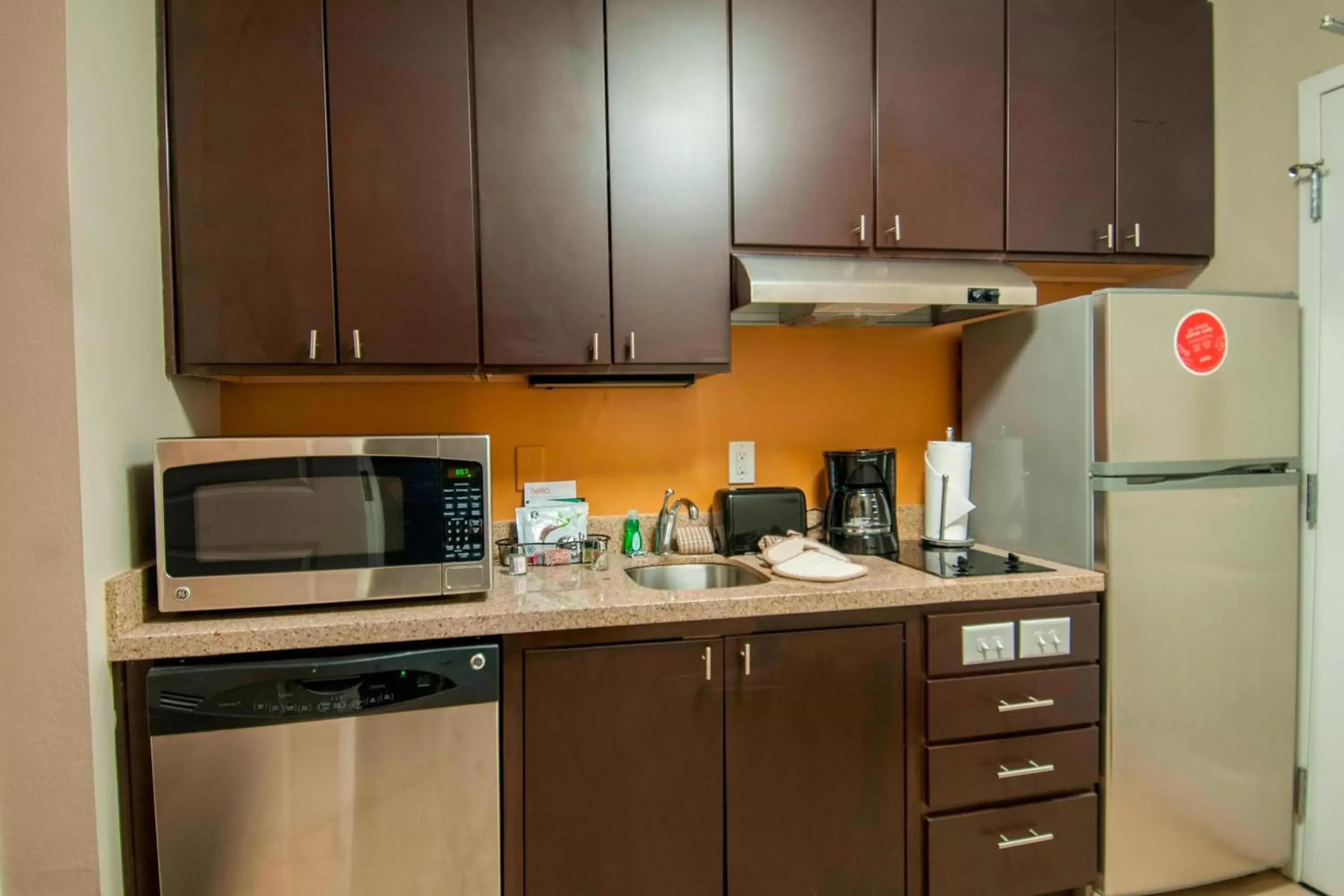 Kitchen or kitchenette, Kitchen/Kitchenette in TownePlace Suites by Marriott Baton Rouge Gonzales