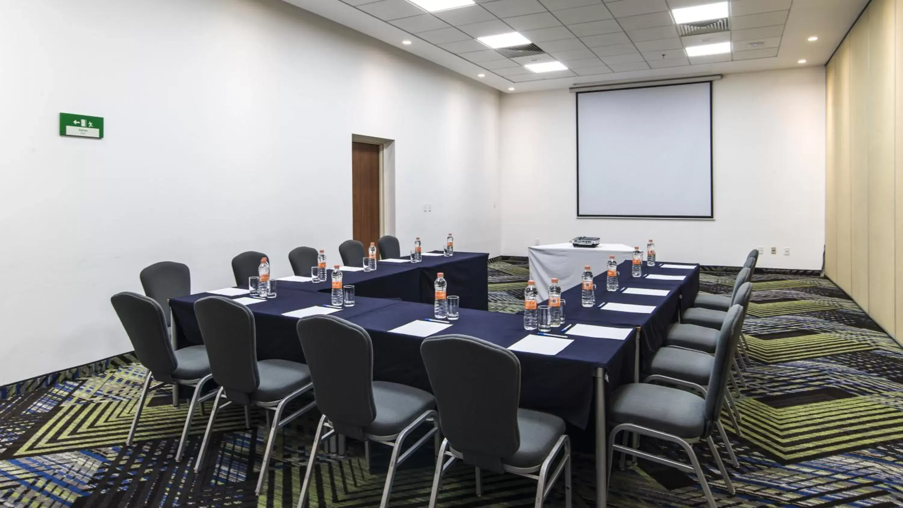 Meeting/conference room in Holiday Inn Express Puebla, an IHG Hotel