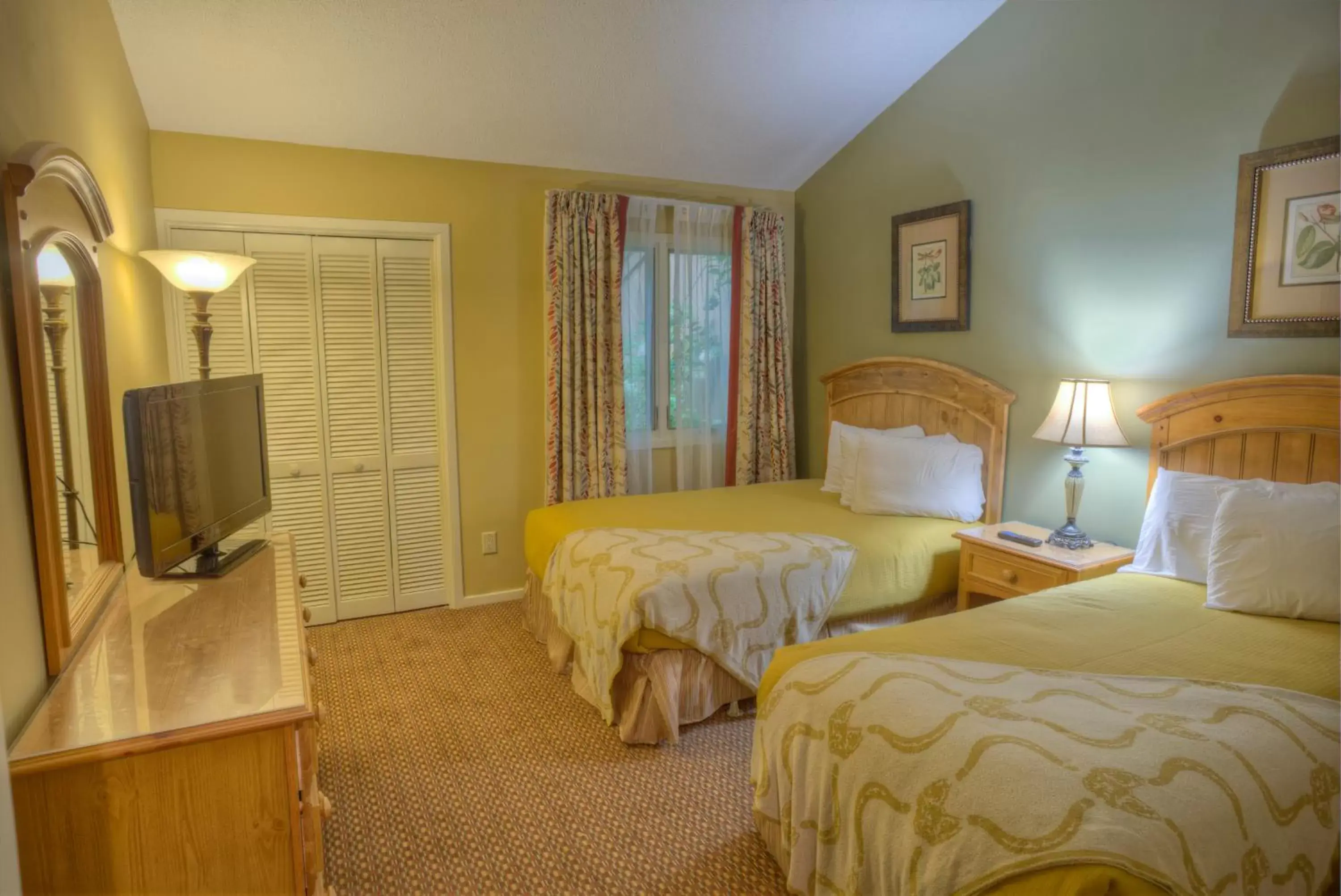 Bed in Foxhunt at Sapphire Valley by Capital Vacations