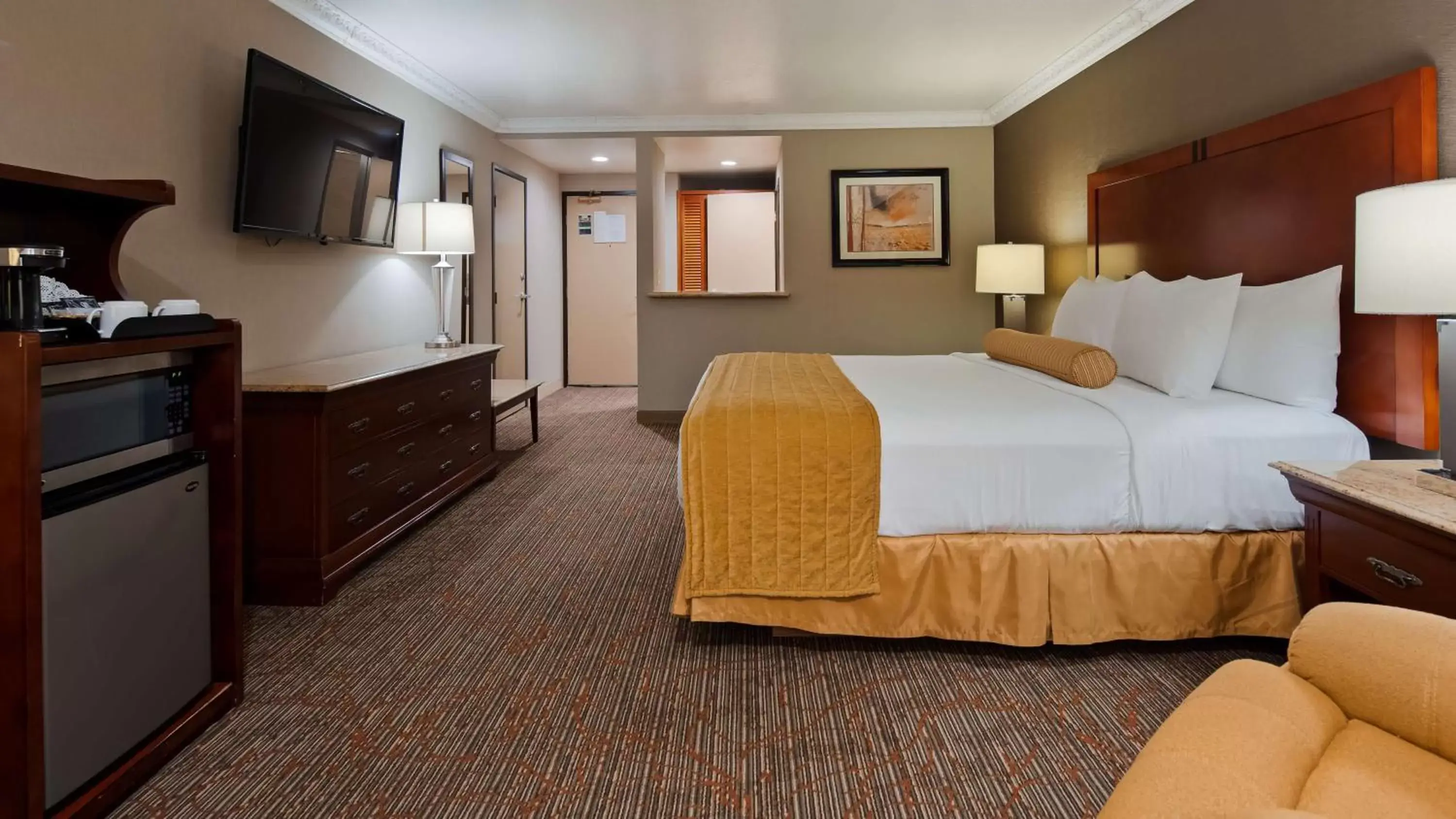 Photo of the whole room, Bed in Best Western Plus Newport Mesa Inn