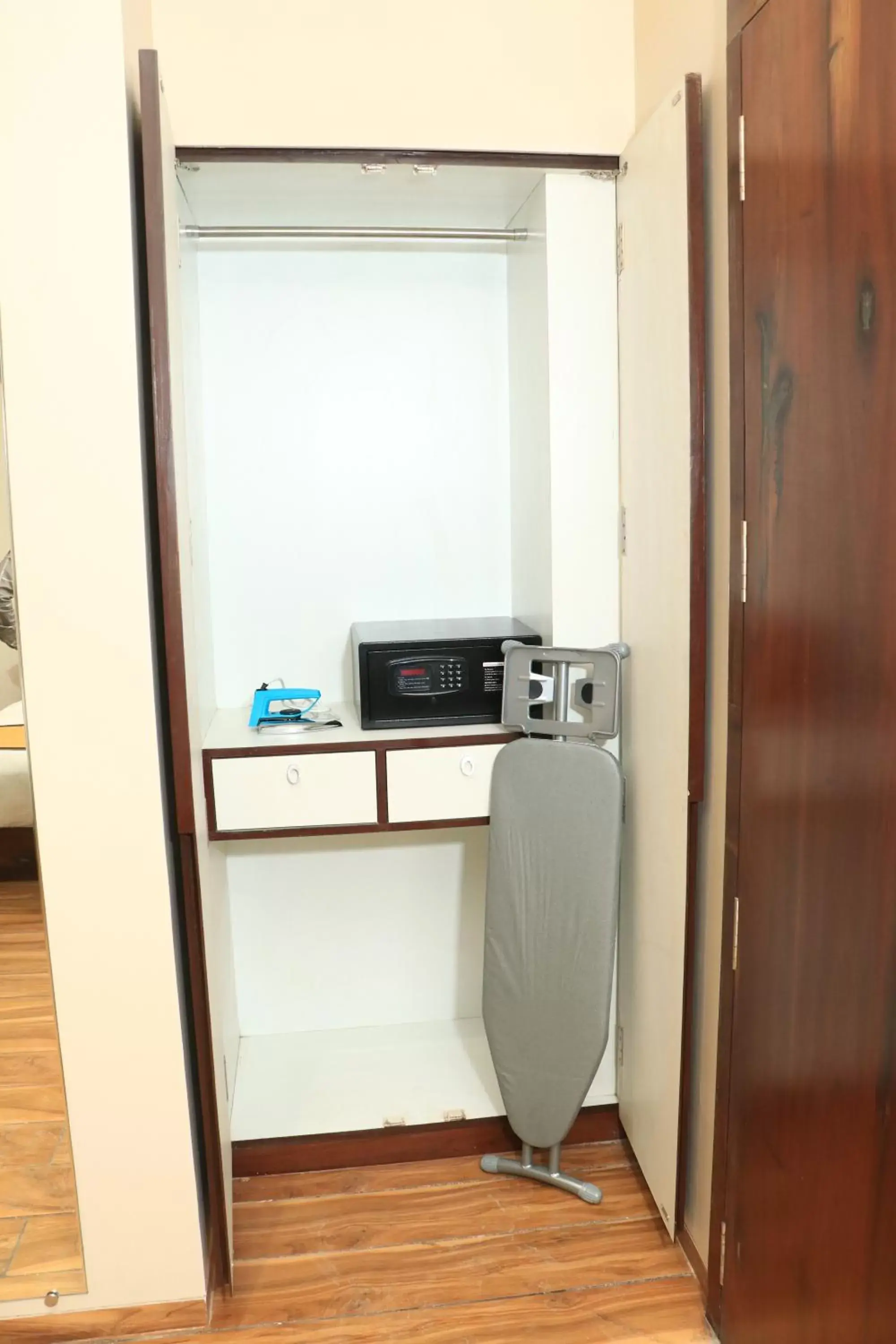 Deluxe Double Room in Hotel Rudra Royals Deluxe Double Room in Hotel Rudra Royals