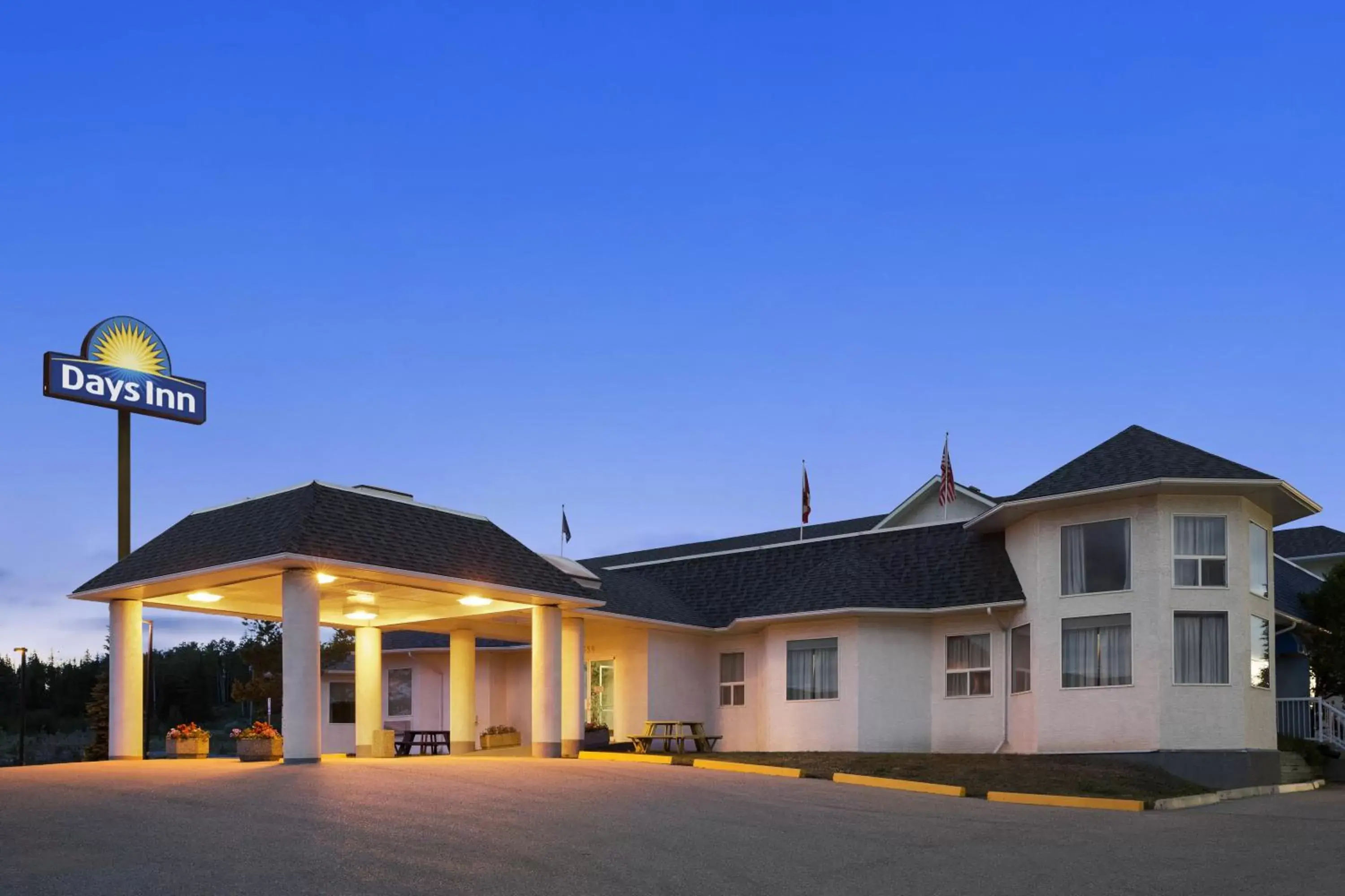 Property building in Days Inn by Wyndham Hinton Property building in Days Inn by Wyndham Hinton