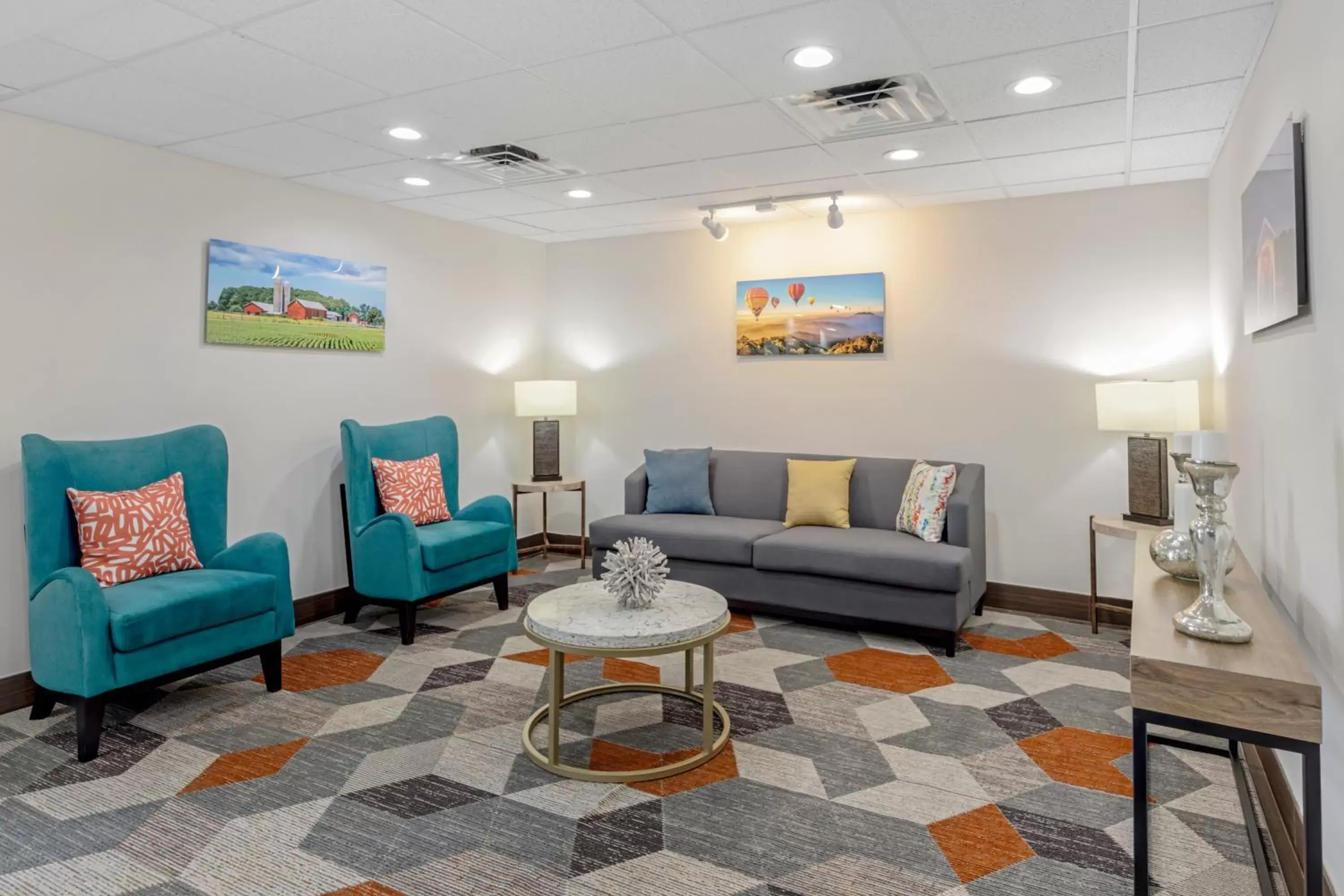 Communal lounge/ TV room, Seating Area in Comfort Inn US Hwy 80