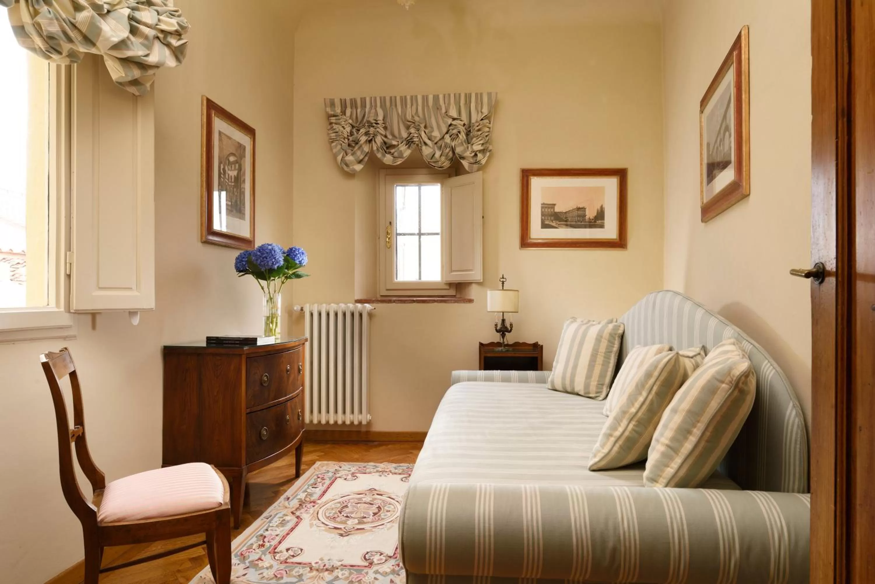 Seating area, Bed in Palazzo Niccolini al Duomo Residenza D'Epoca