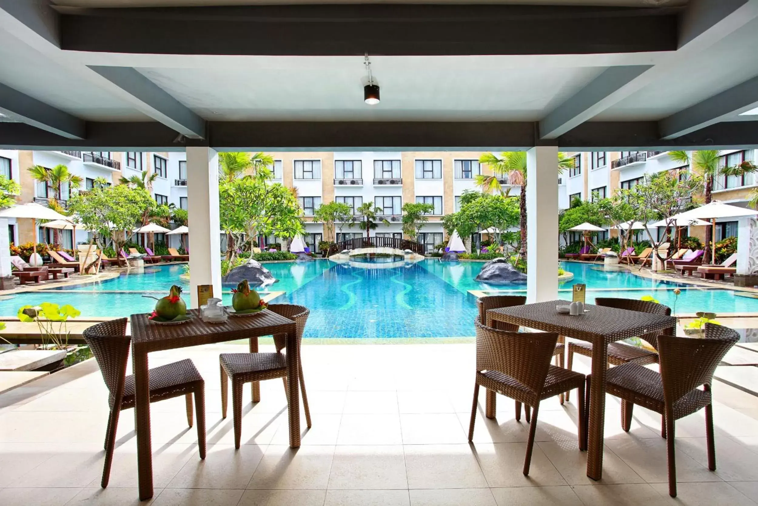 Restaurant/places to eat, Swimming Pool in Grand Inna Kuta
